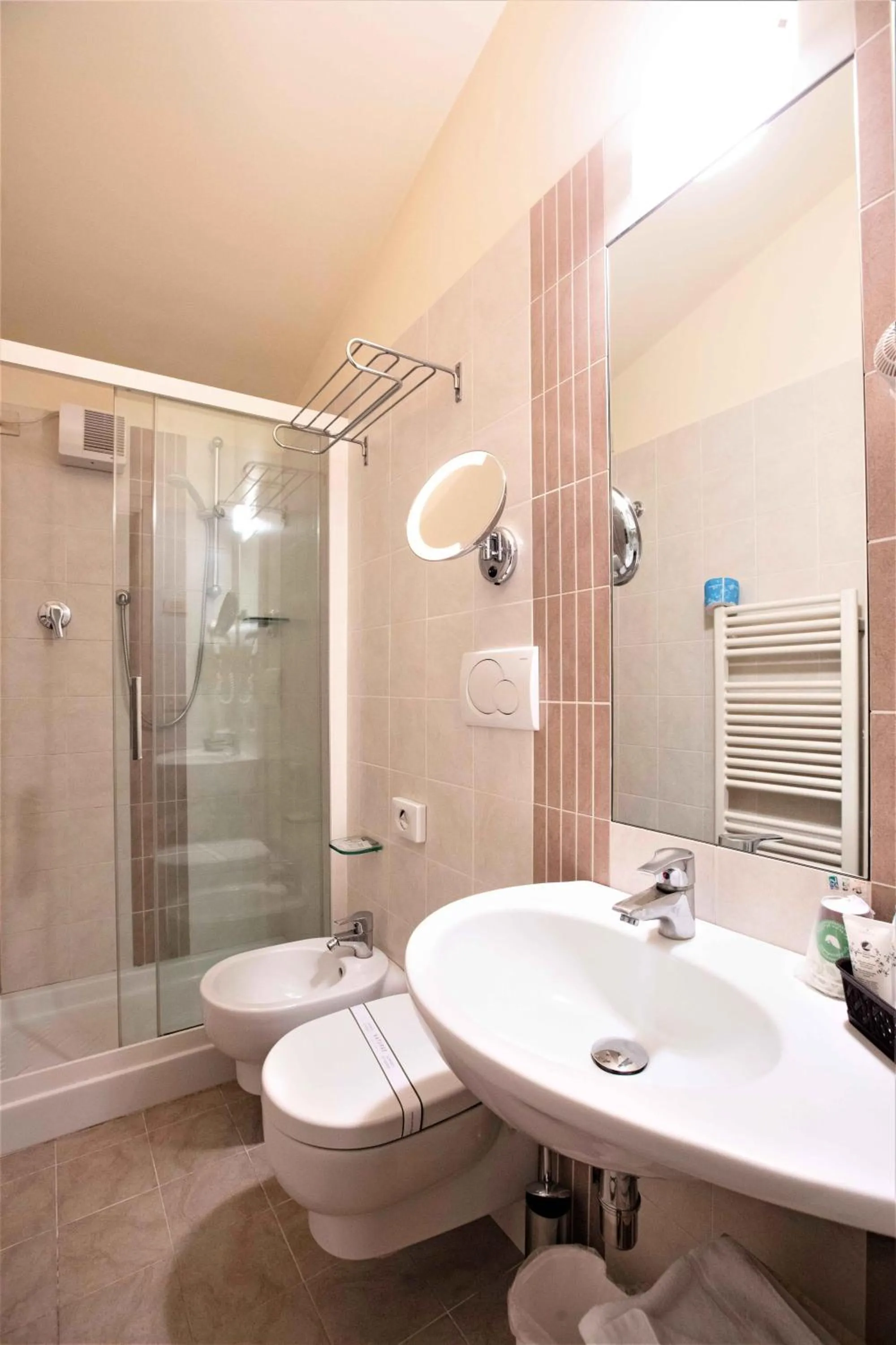 Bathroom in Hotel Arcobaleno Siena