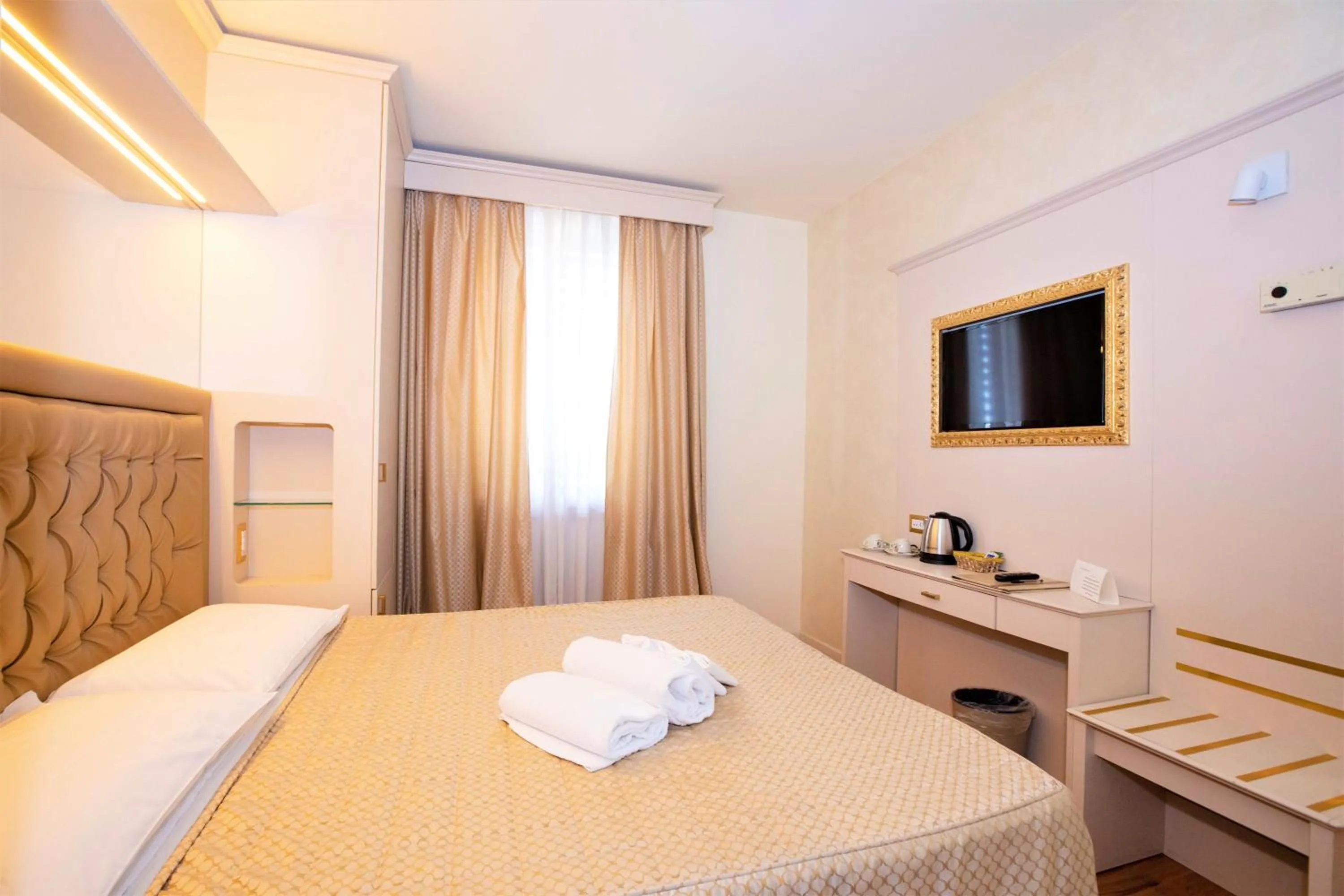 Photo of the whole room in Hotel Arcobaleno Siena