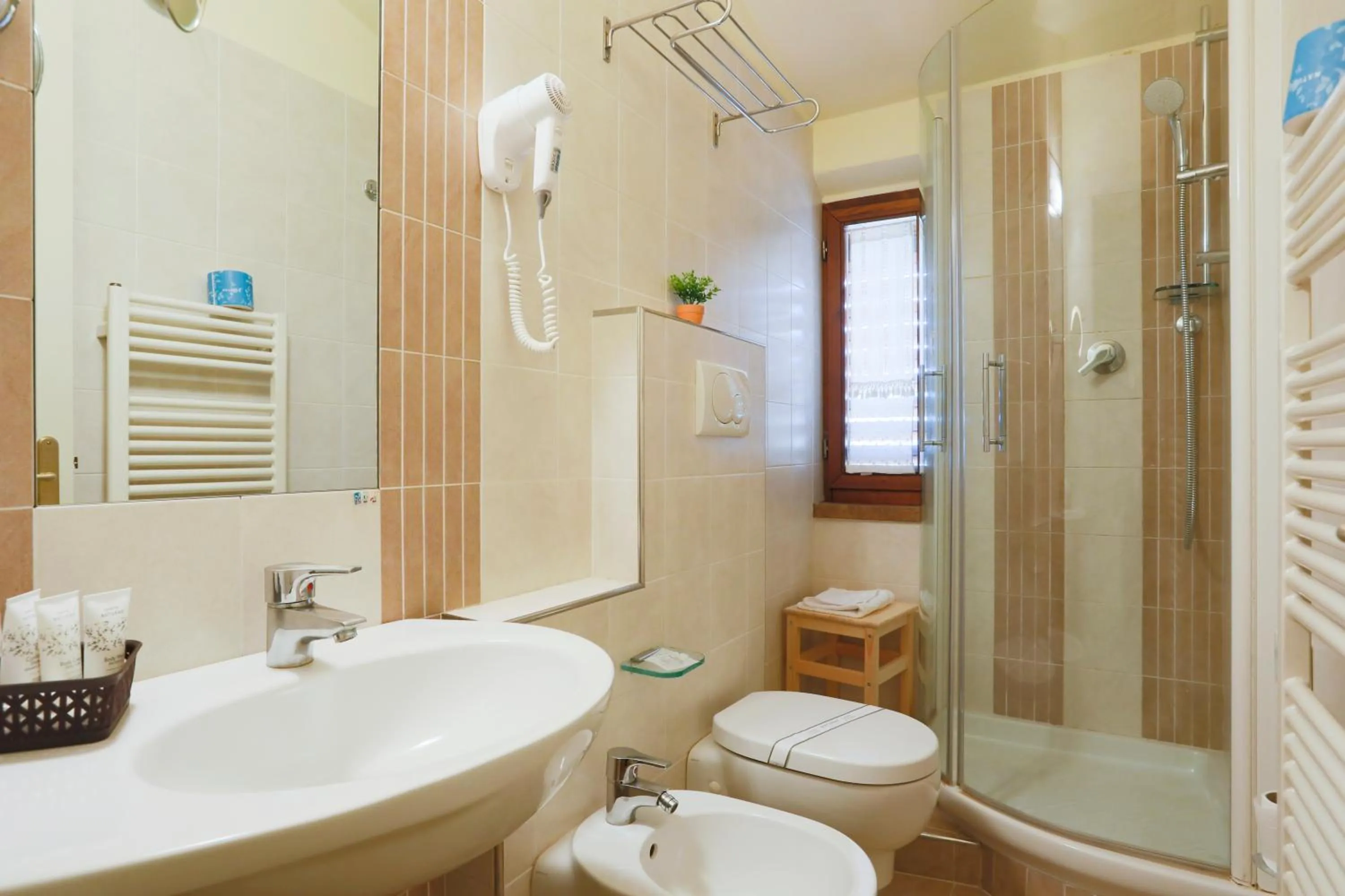 Bathroom in Hotel Arcobaleno Siena