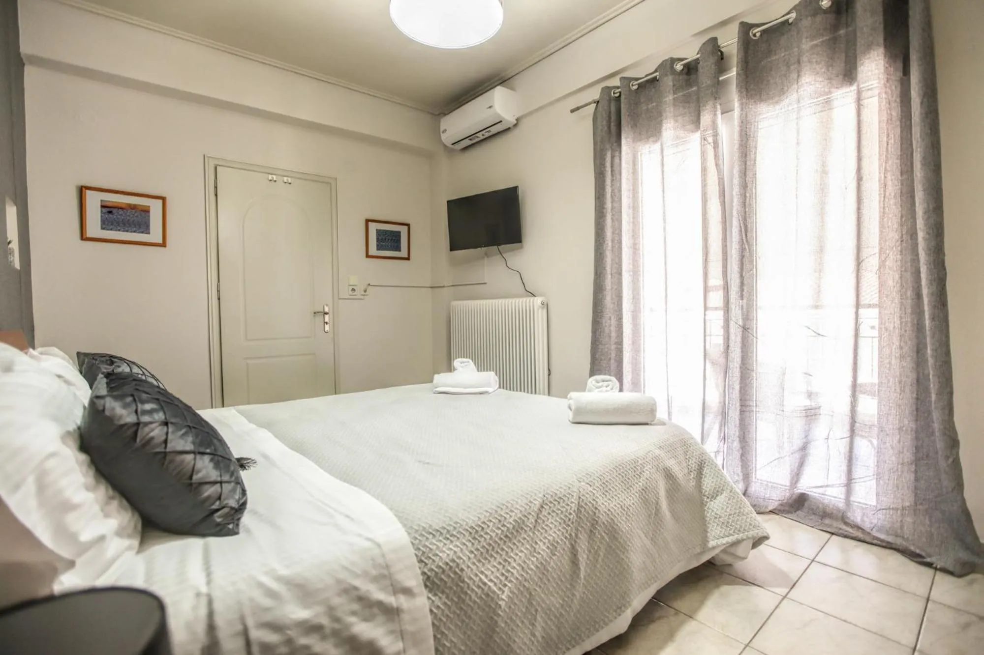 Bed in Grand Meteora Central Luxury Apartment