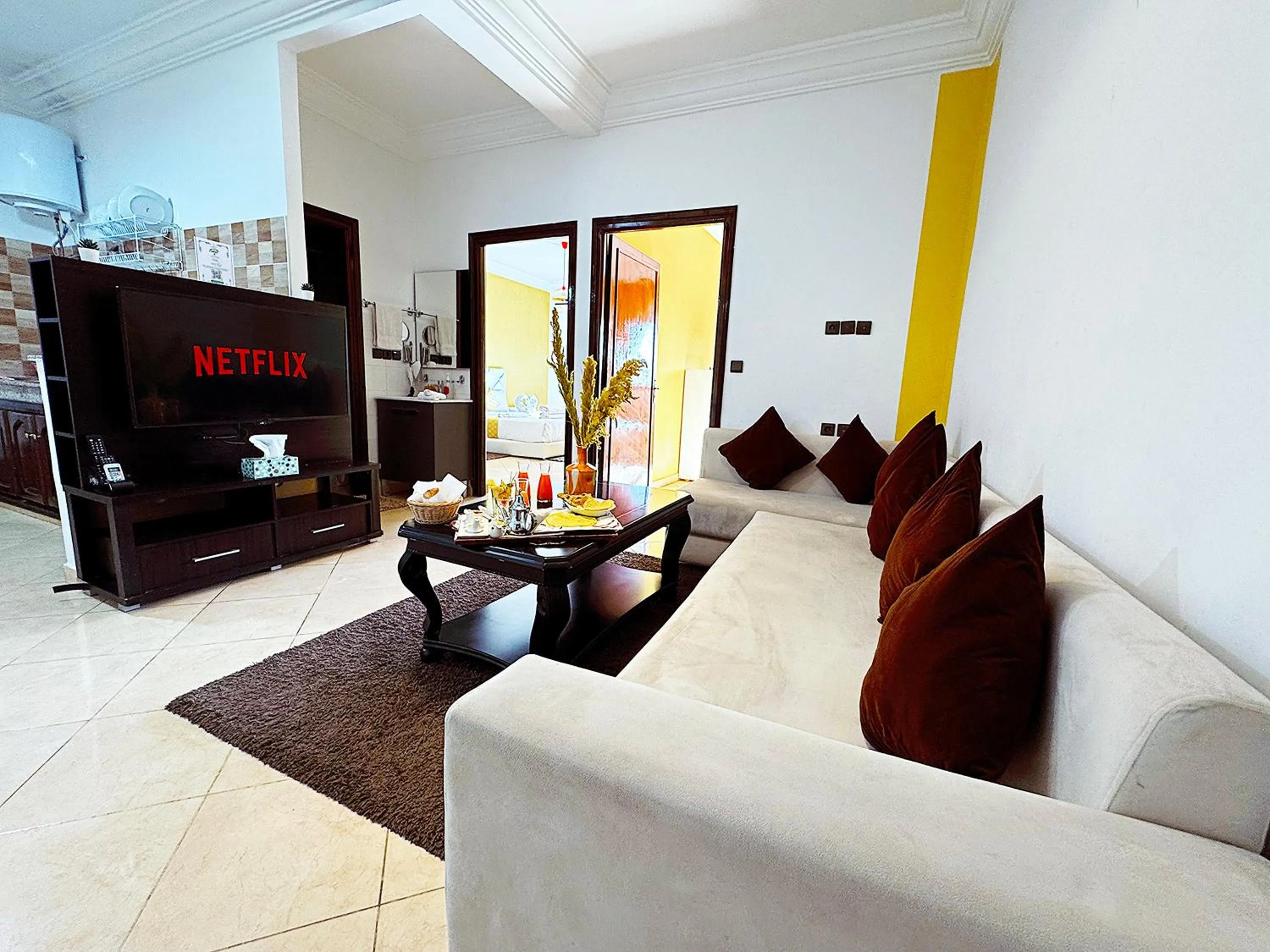 Communal lounge/ TV room in Residence Chay - Luxury Appart