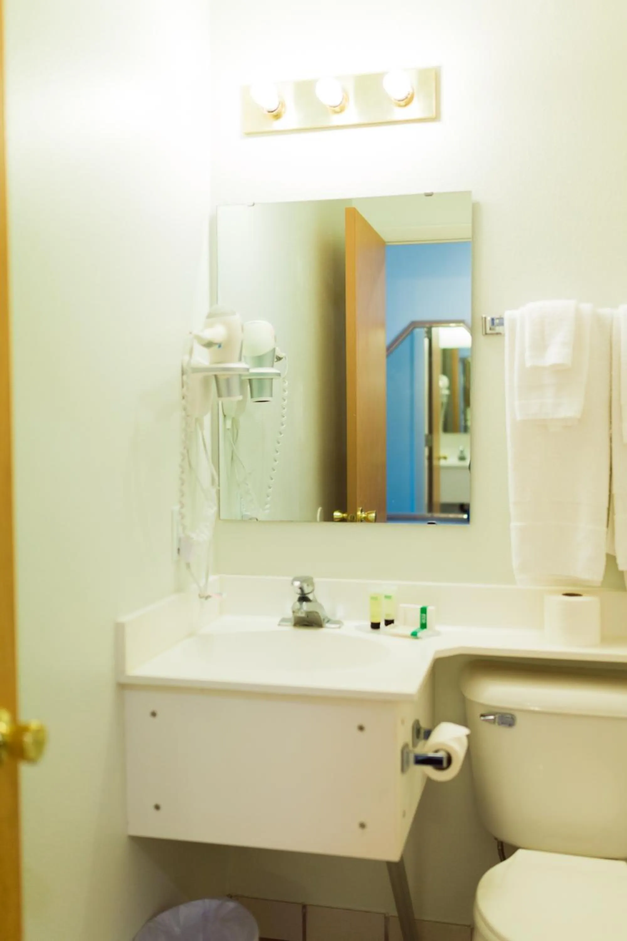 Bathroom in Two Sunsets Hotel