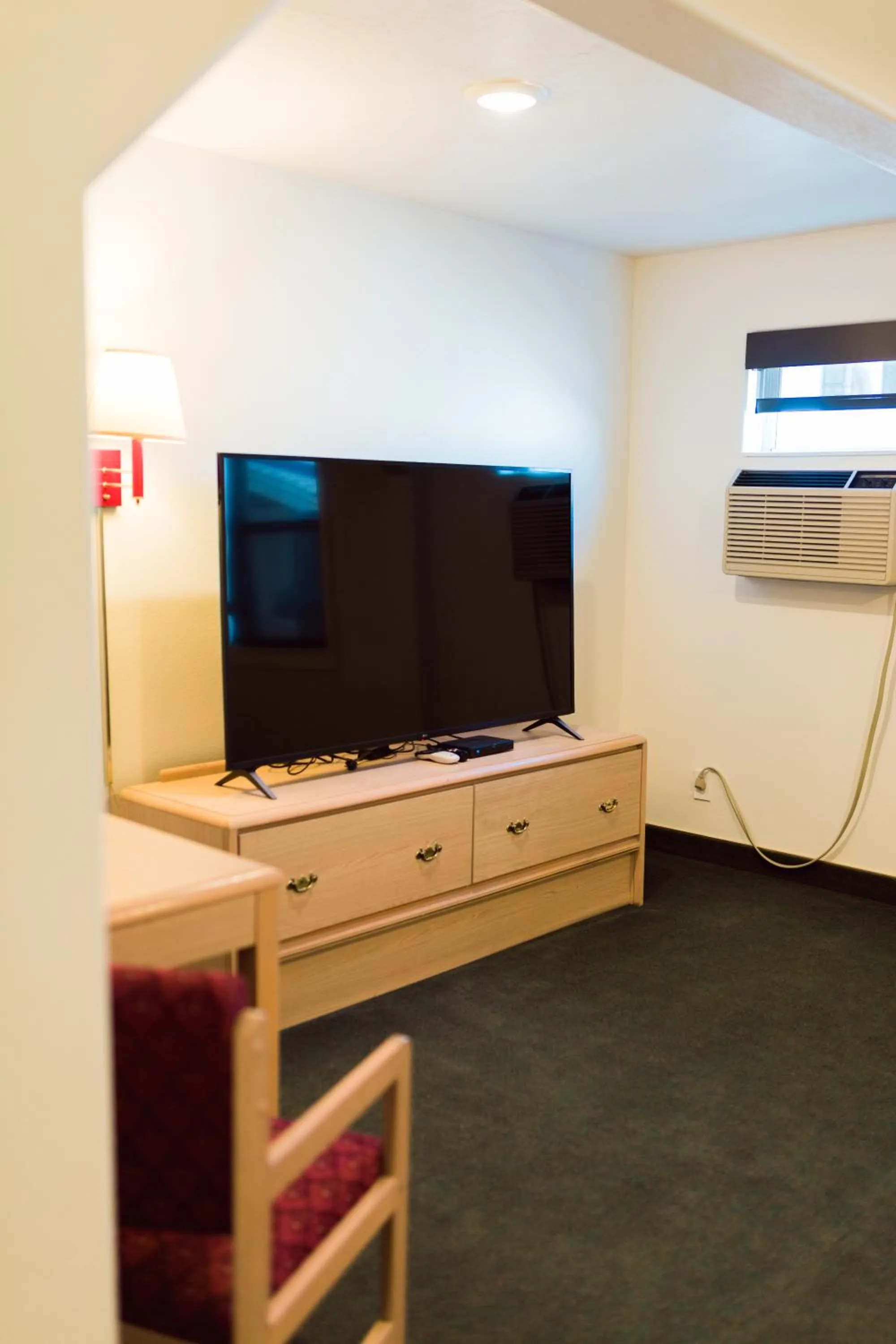 TV and multimedia in Two Sunsets Hotel