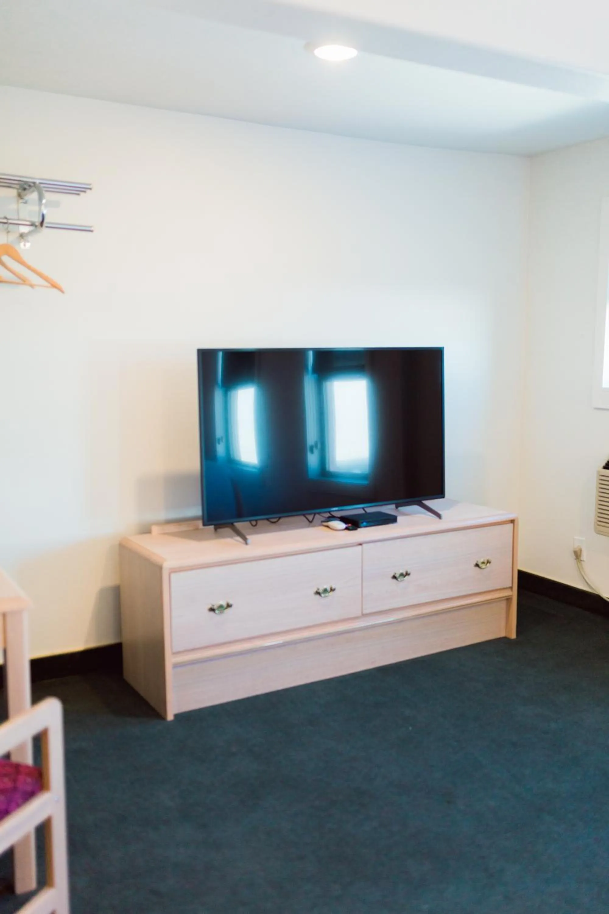 TV and multimedia in Two Sunsets Hotel