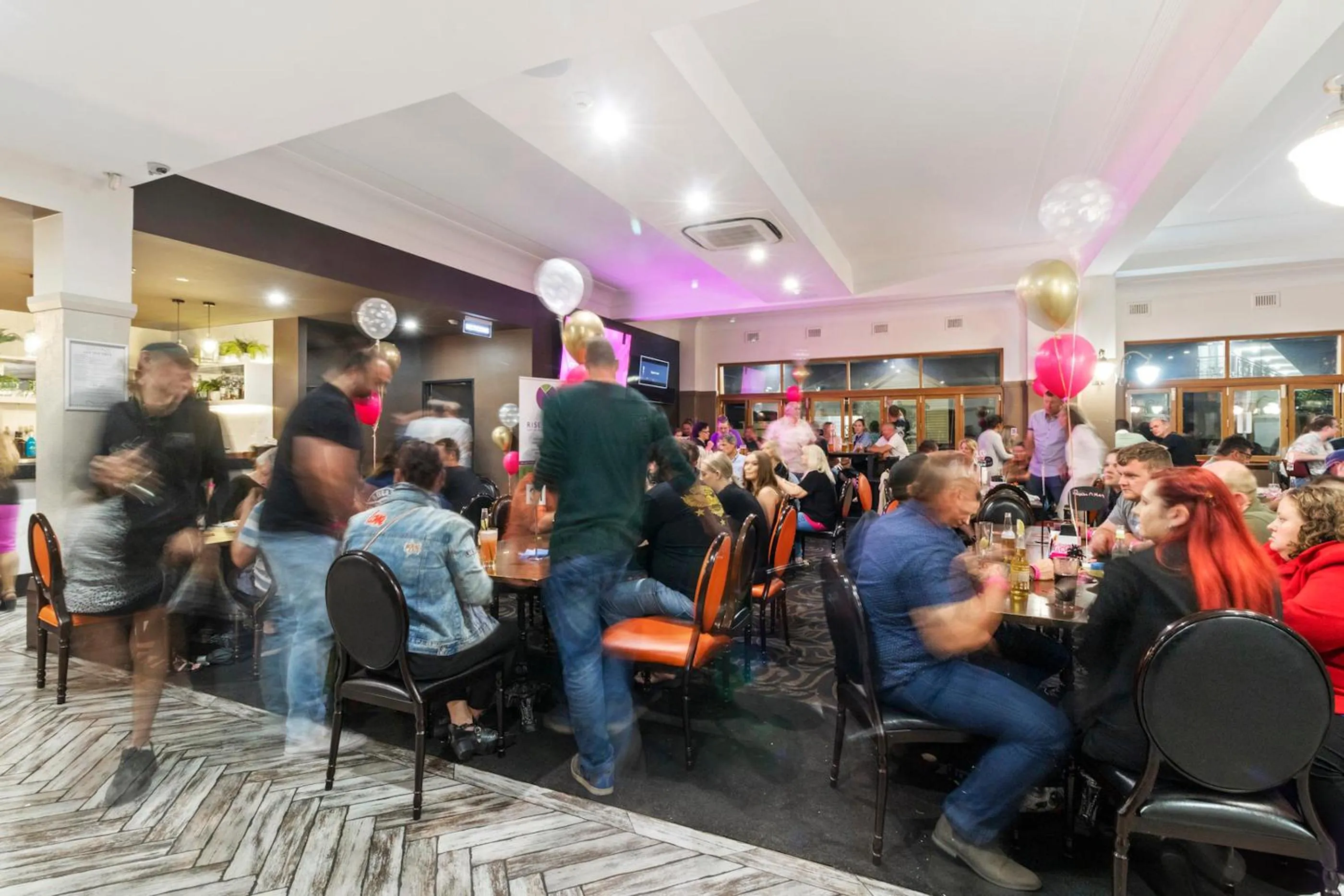 Restaurant/places to eat in Hotel Queanbeyan Canberra