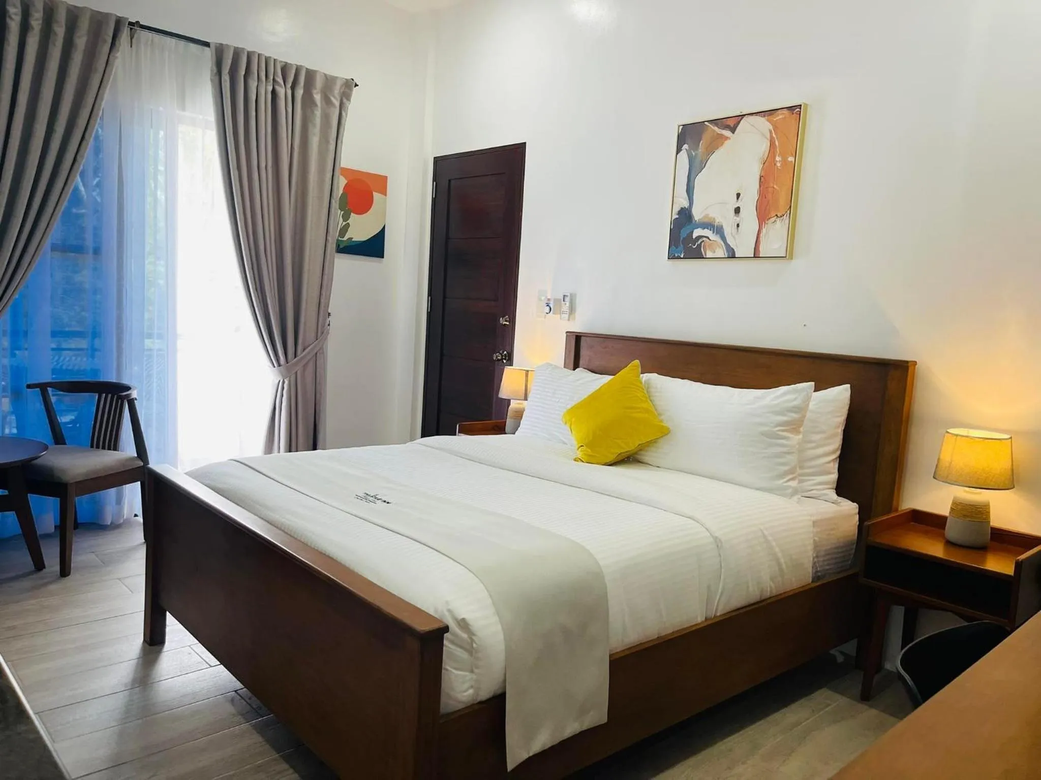 Bedroom, Bed in Thistle Inn