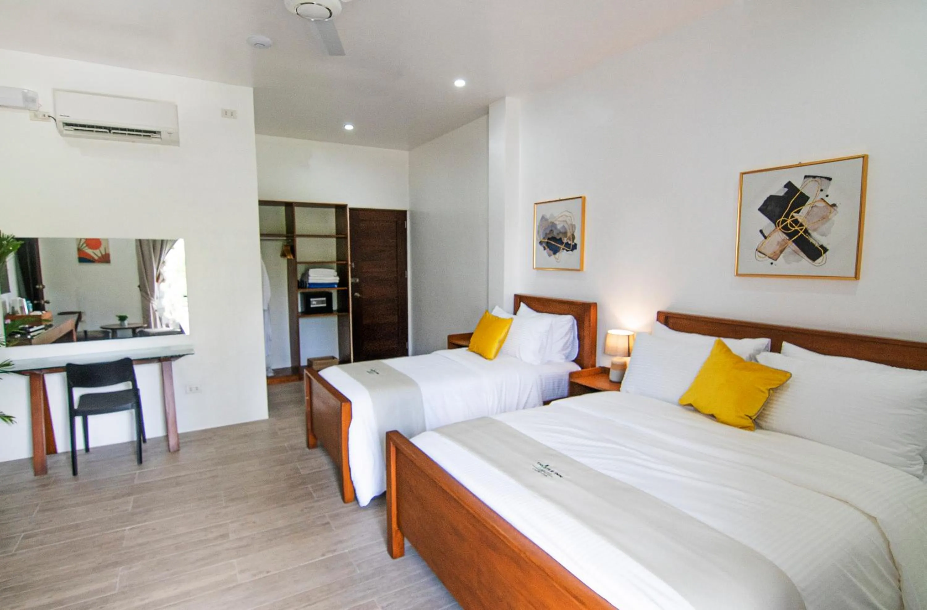 Bedroom, Bed in Thistle Inn