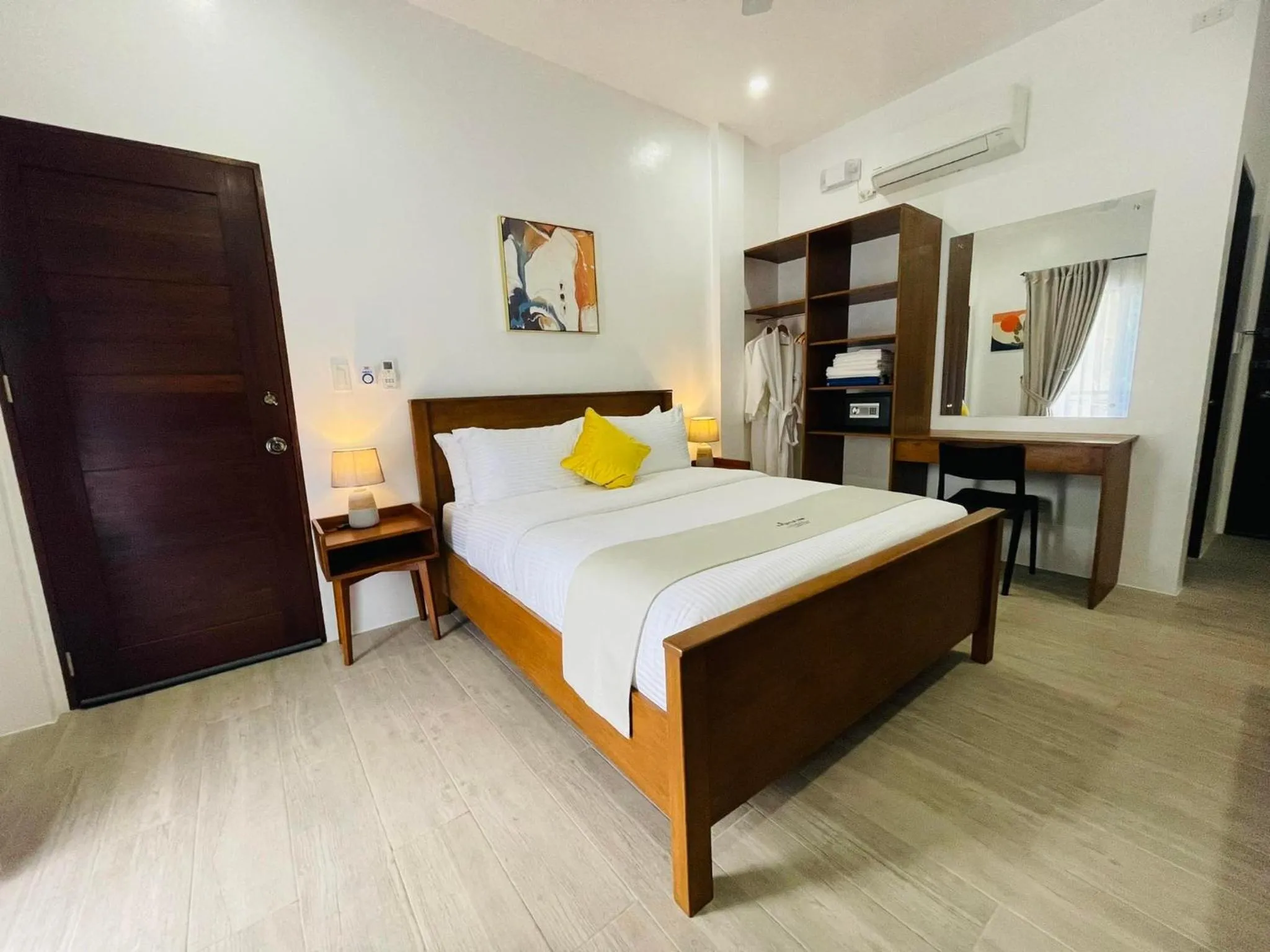 Bedroom, Bed in Thistle Inn