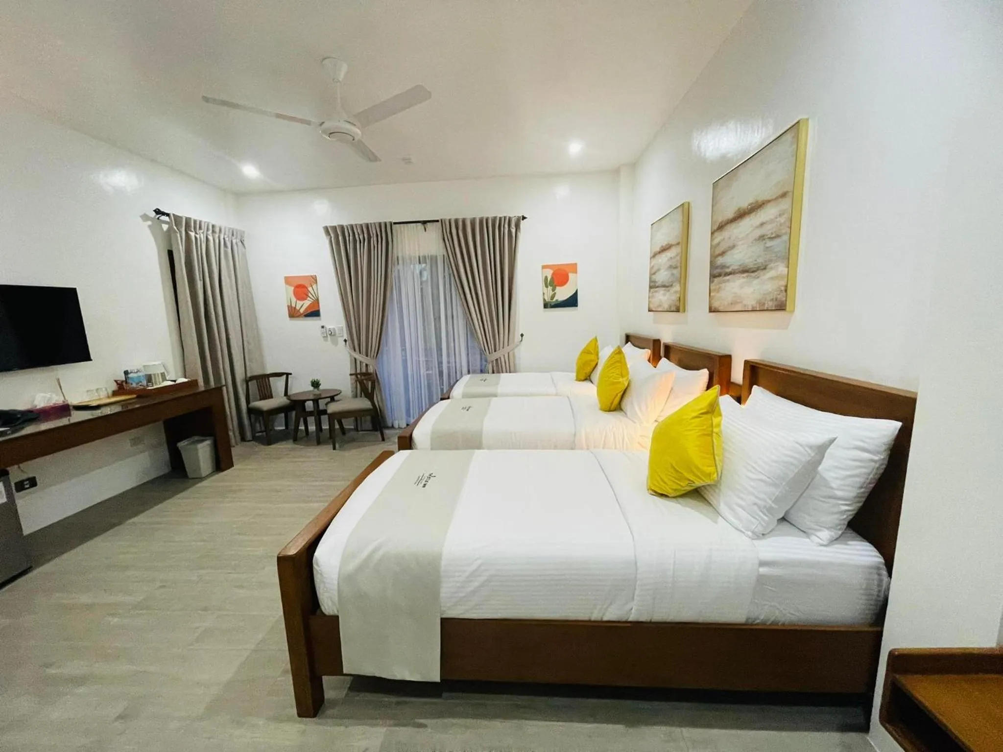 Photo of the whole room, Bed in Thistle Inn