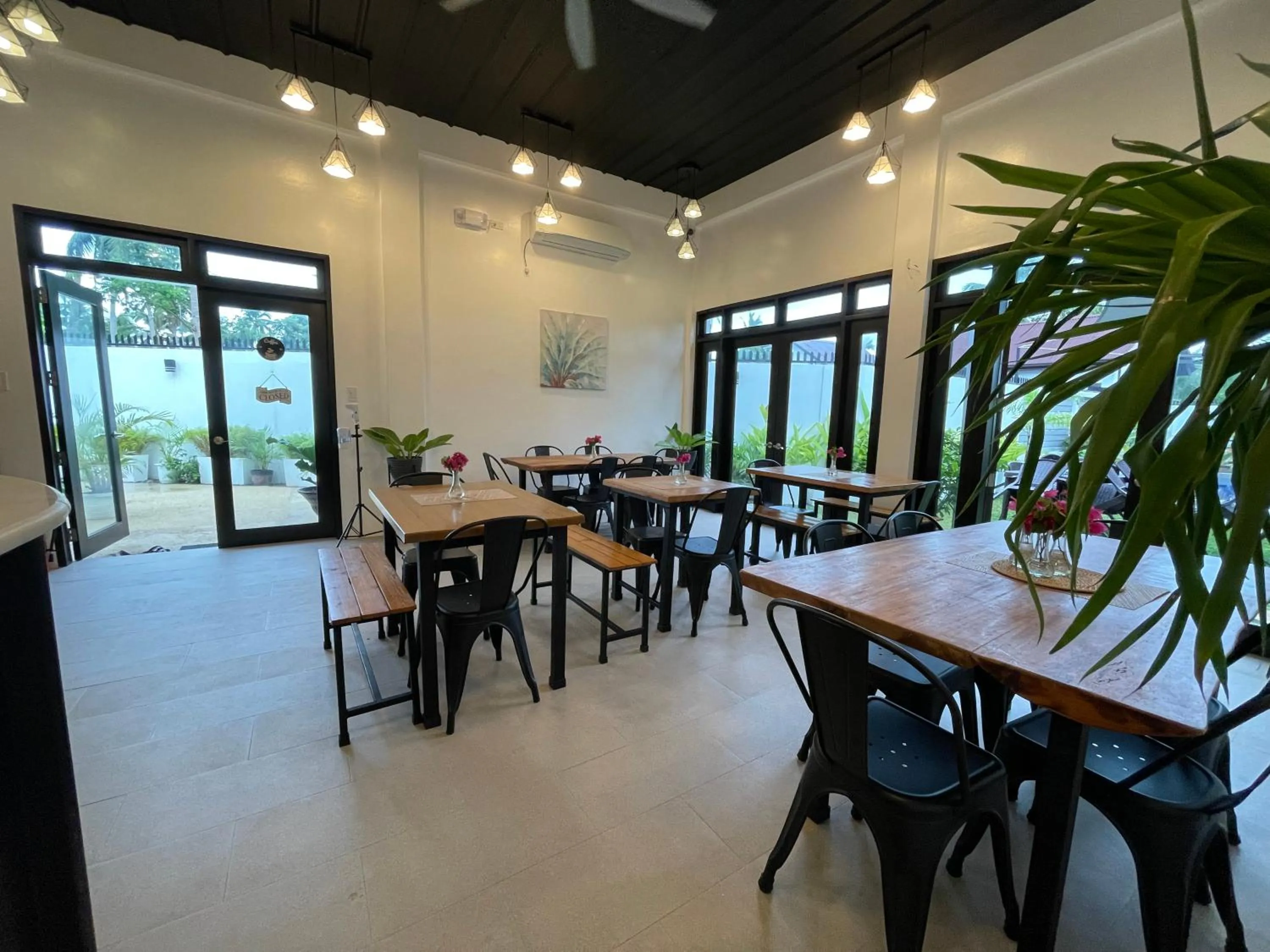 Restaurant/places to eat in Thistle Inn