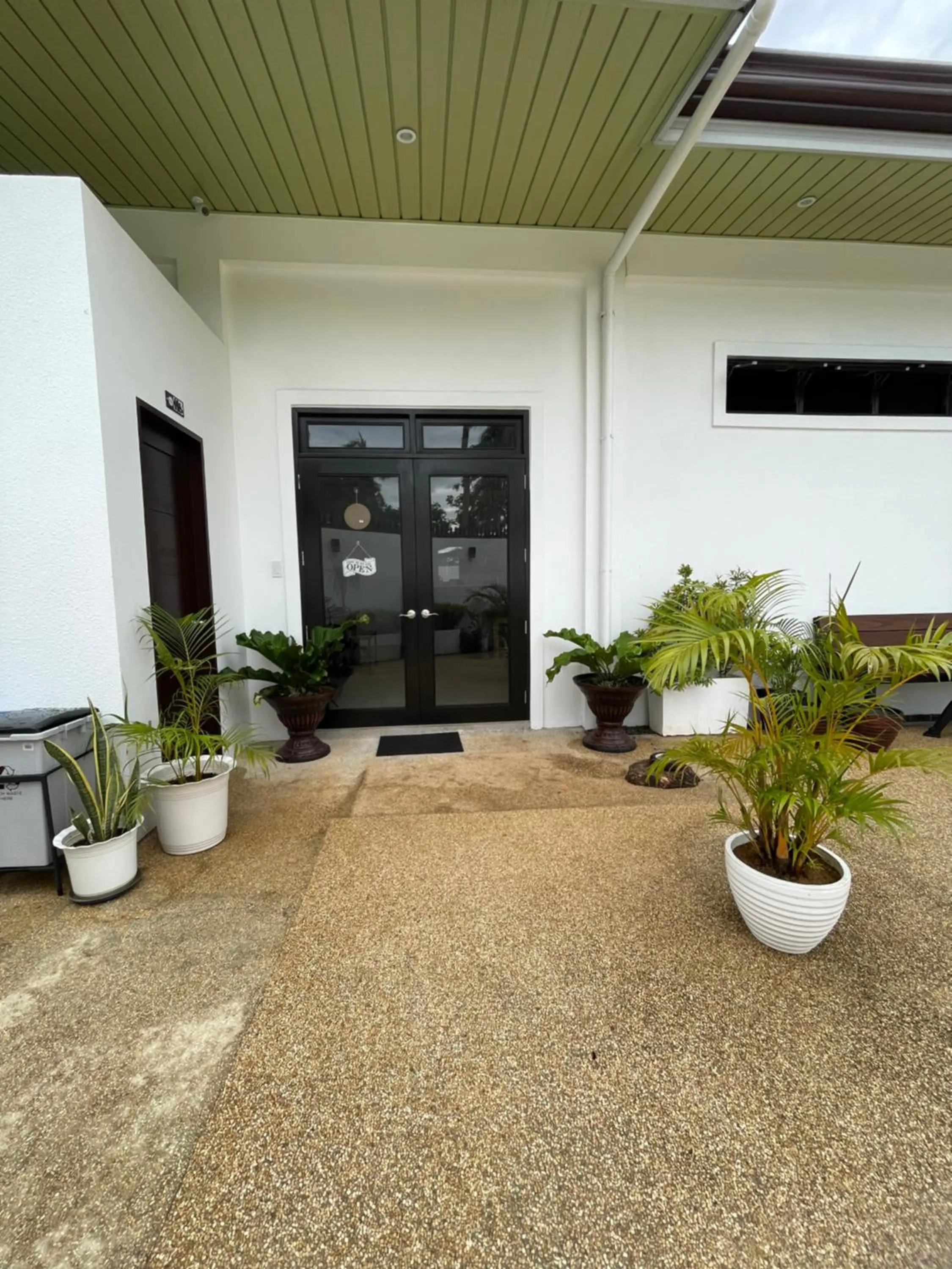 Facade/entrance in Thistle Inn