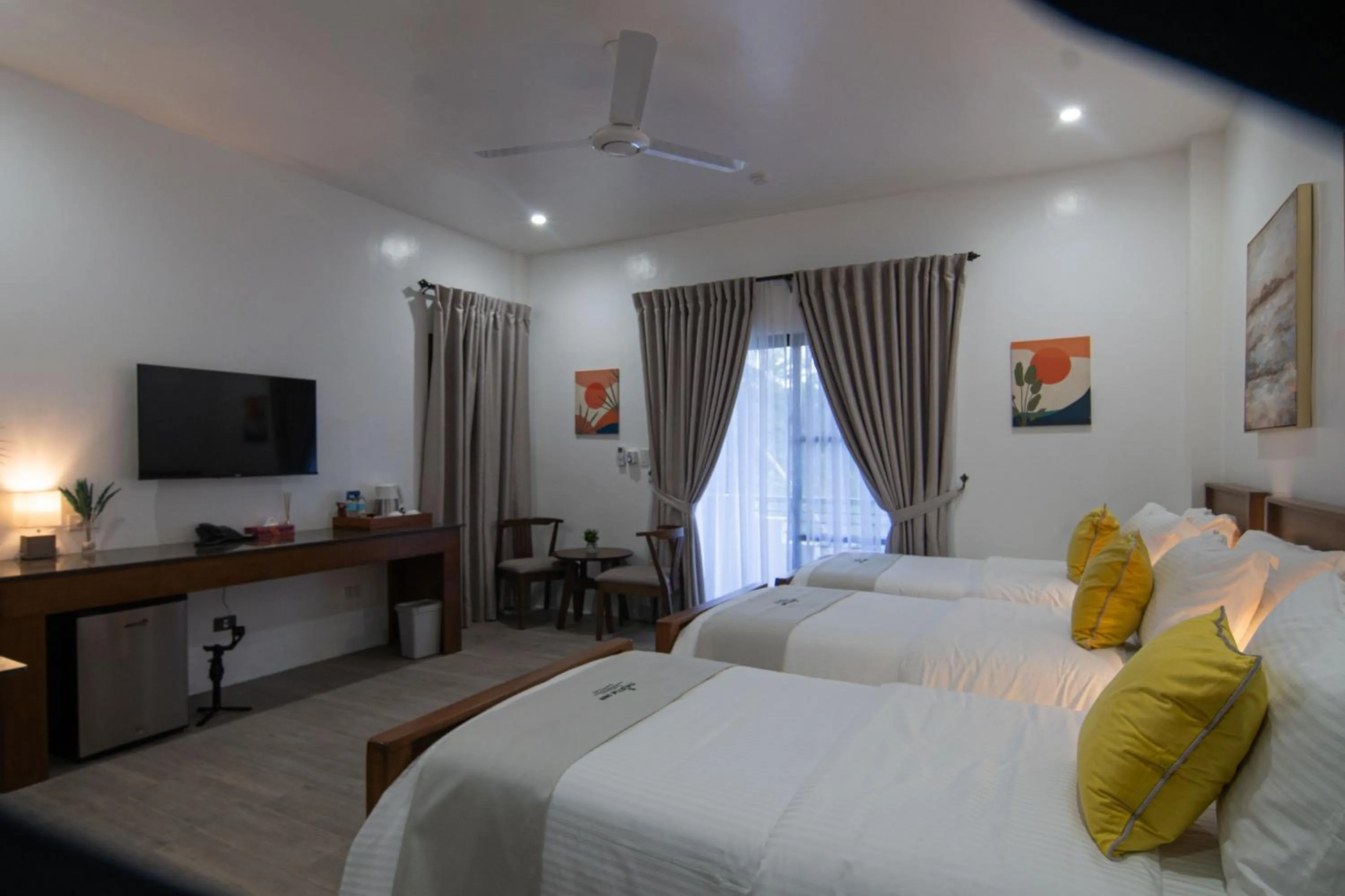 Photo of the whole room, Bed in Thistle Inn