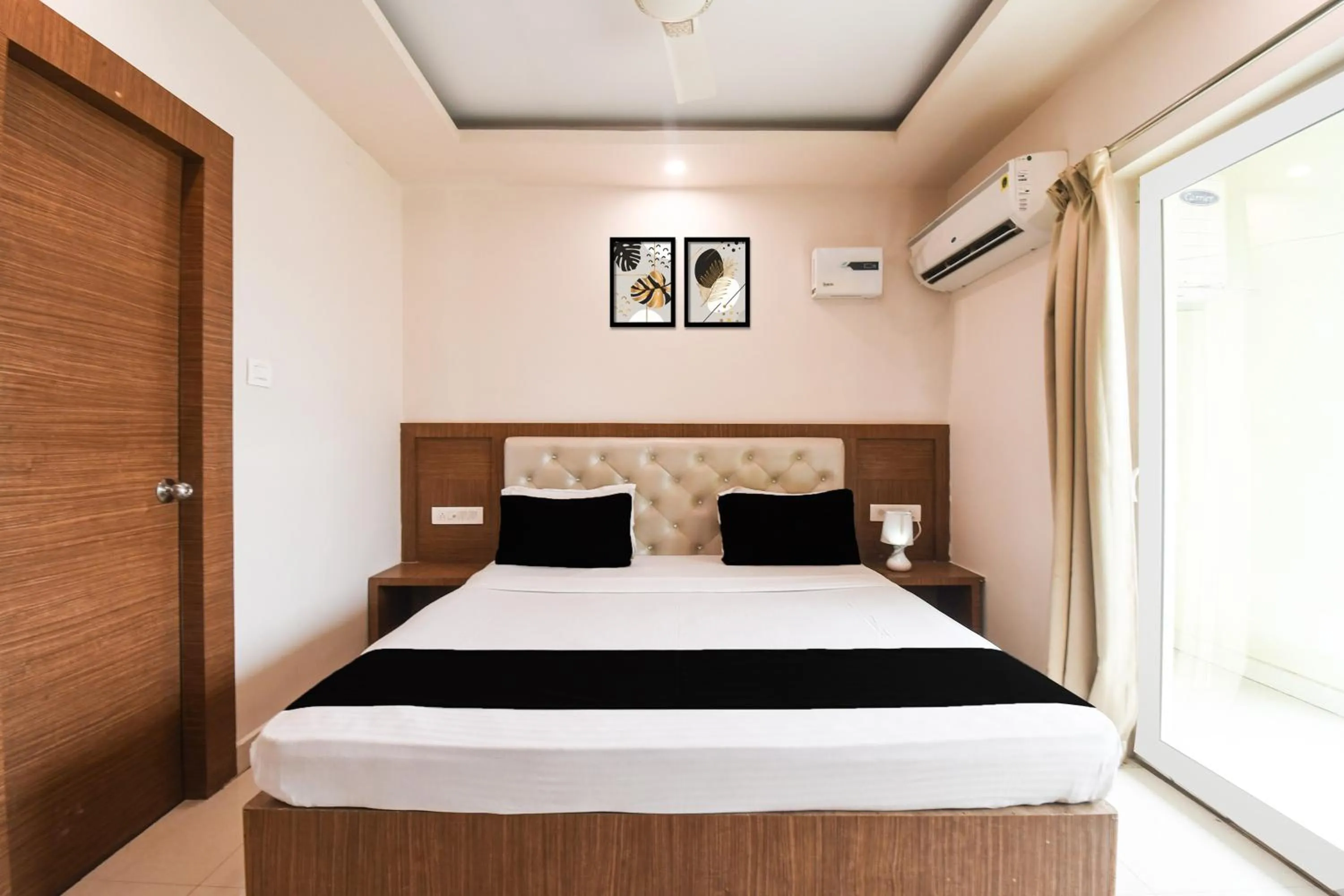Bedroom, Bed in Super Collection O Paschim Dwar Near Jagannath Temple Formerly Hotel Subhadarshan