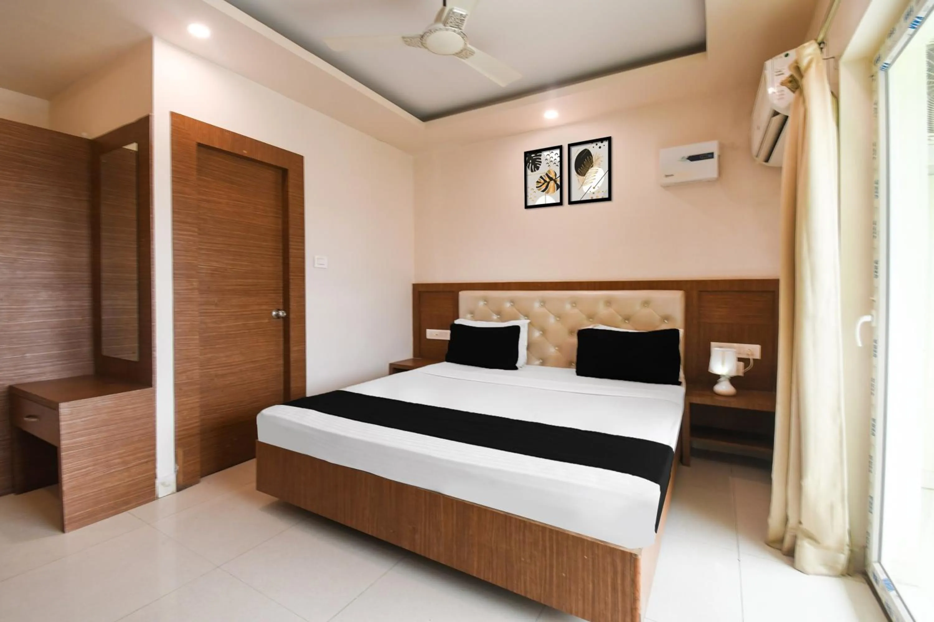 Bedroom, Bed in Super Collection O Paschim Dwar Near Jagannath Temple Formerly Hotel Subhadarshan