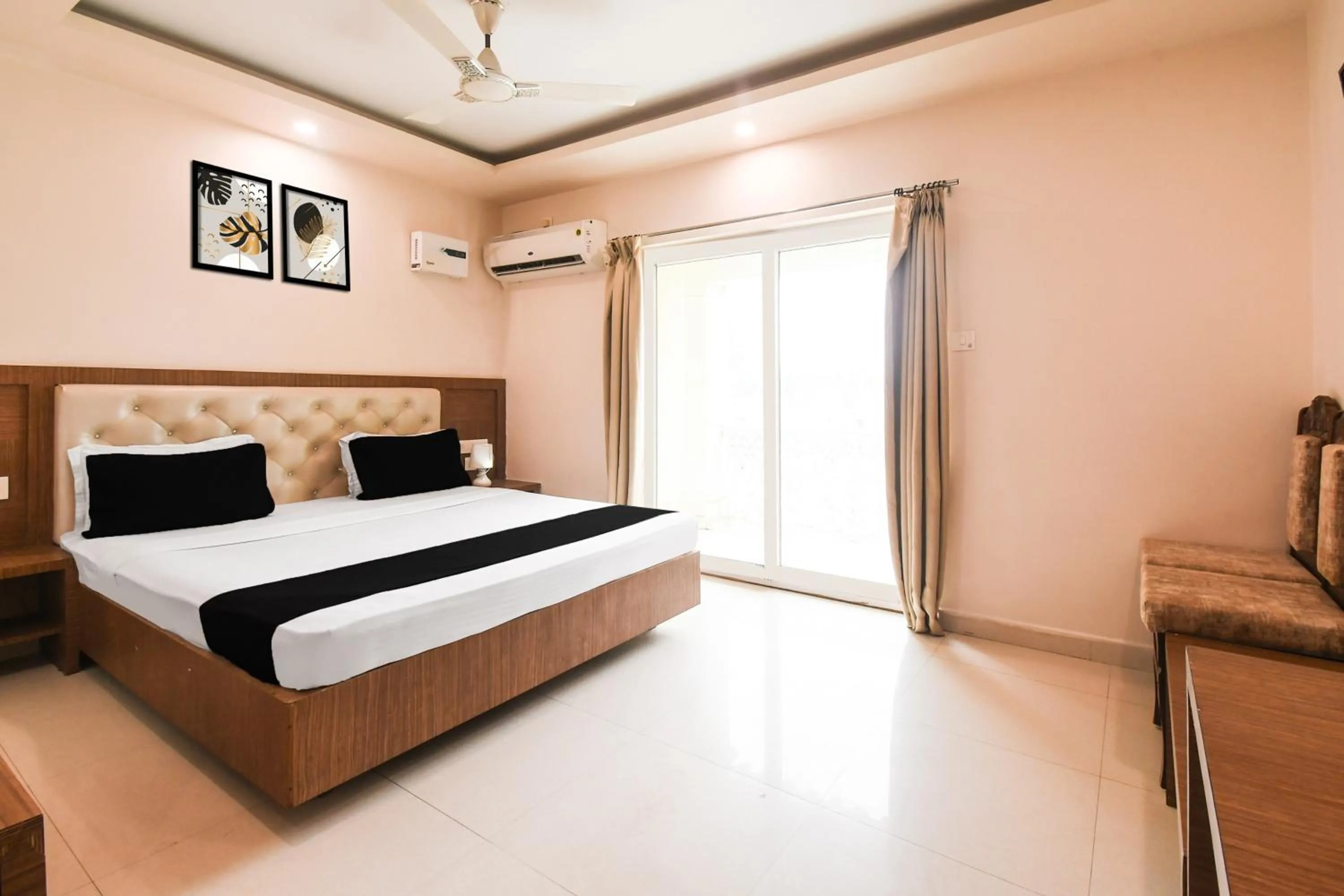 Bedroom, Bed in Super Collection O Paschim Dwar Near Jagannath Temple Formerly Hotel Subhadarshan