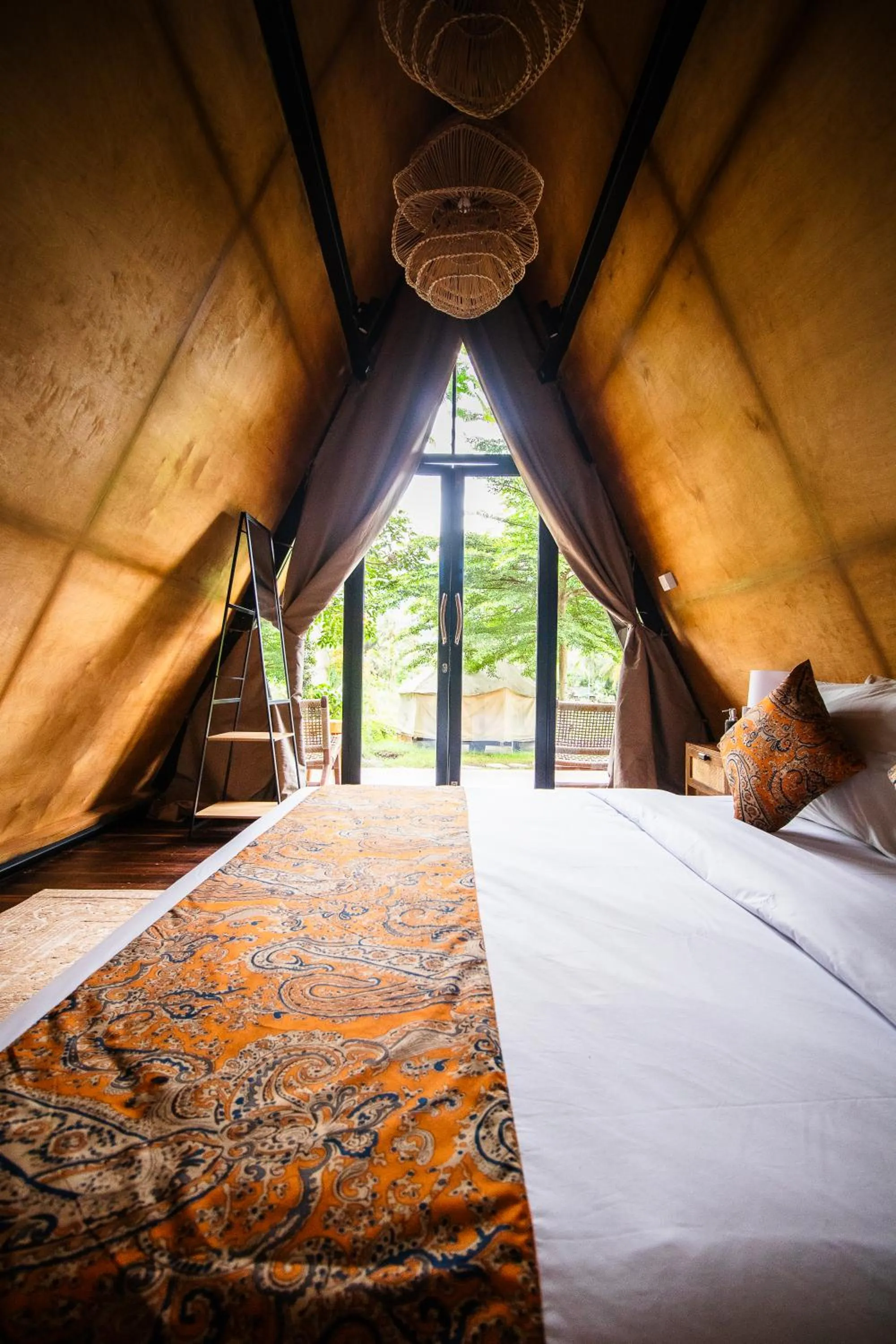 Bed in Natya River Sidemen