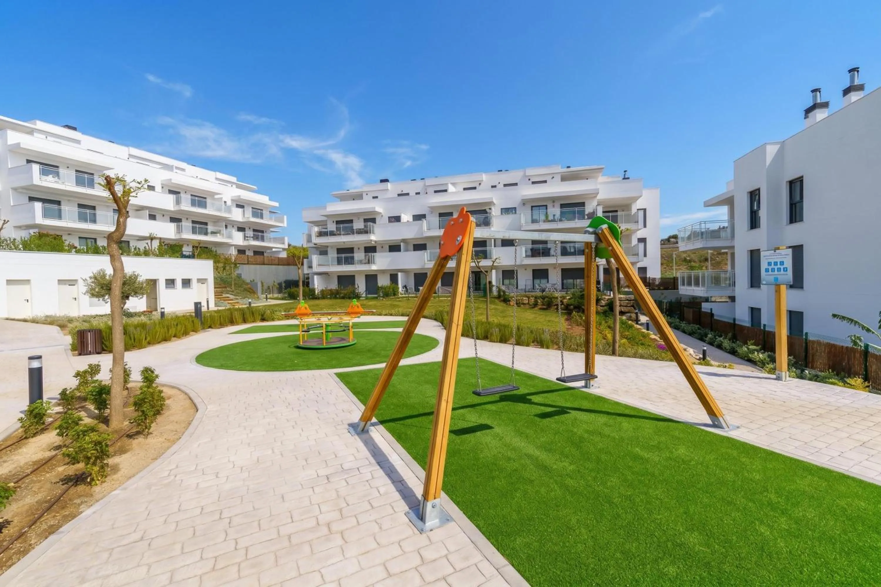 Area and facilities in Luxury La Cala With Pool - Happy Rentals