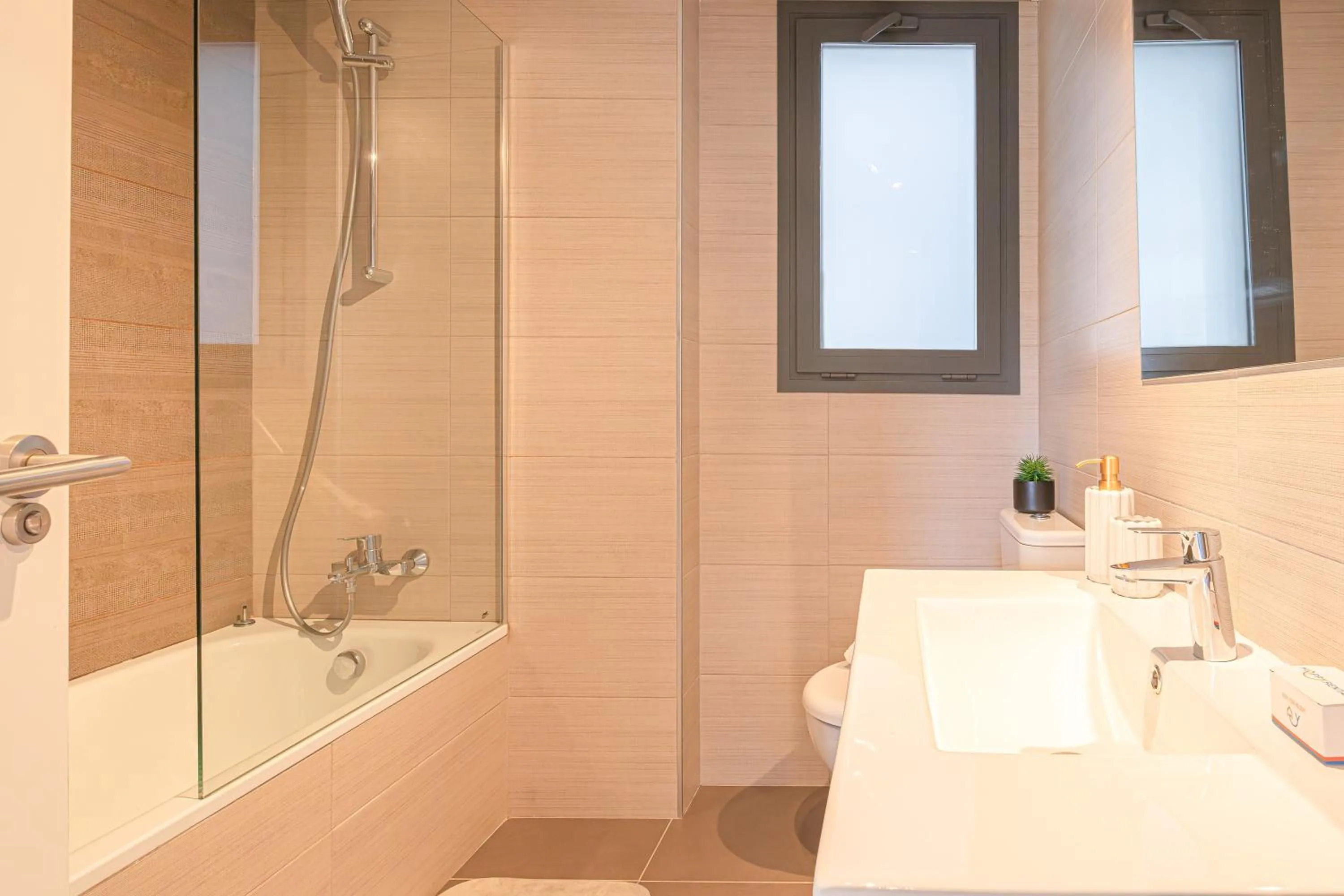 Bathroom in Luxury La Cala With Pool - Happy Rentals