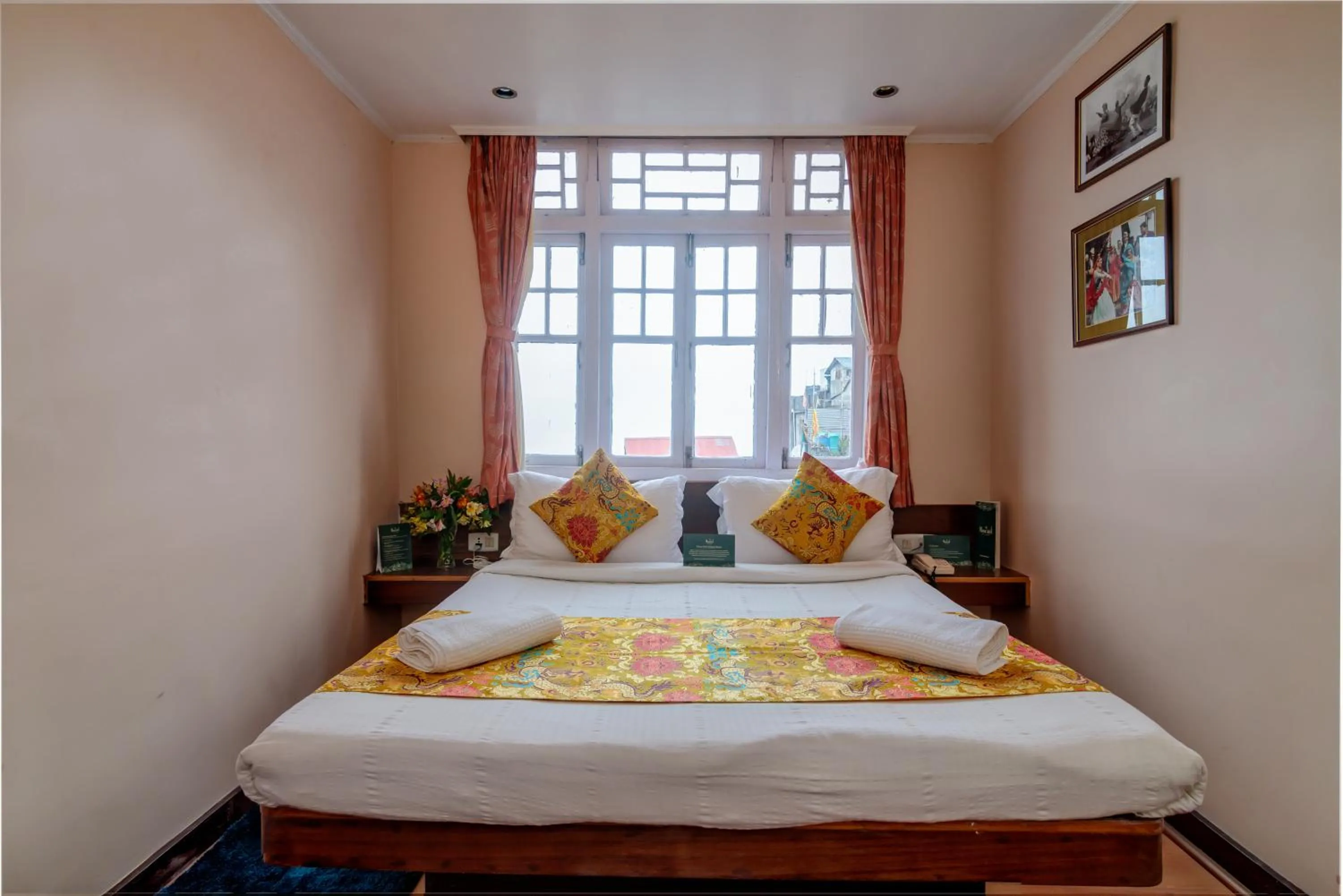 Bed in Muscatel Spring Burn - 100 Mts from Mall Road