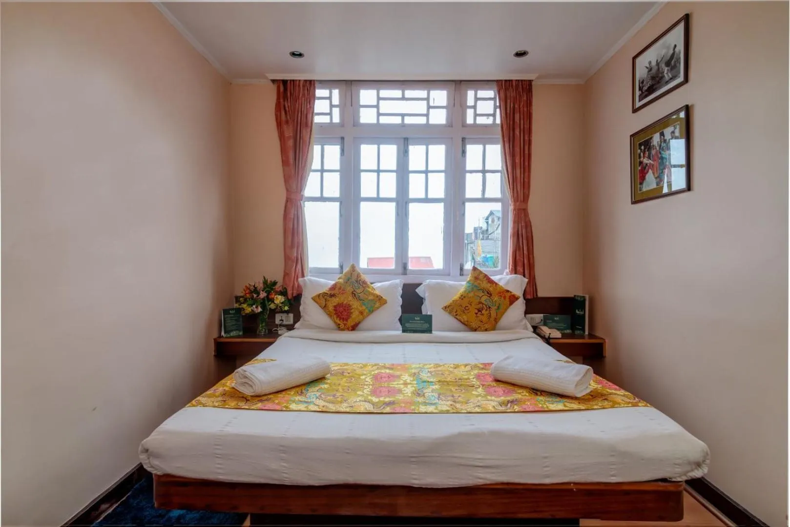 Bed in Muscatel Spring Burn - 100 Mts from Mall Road