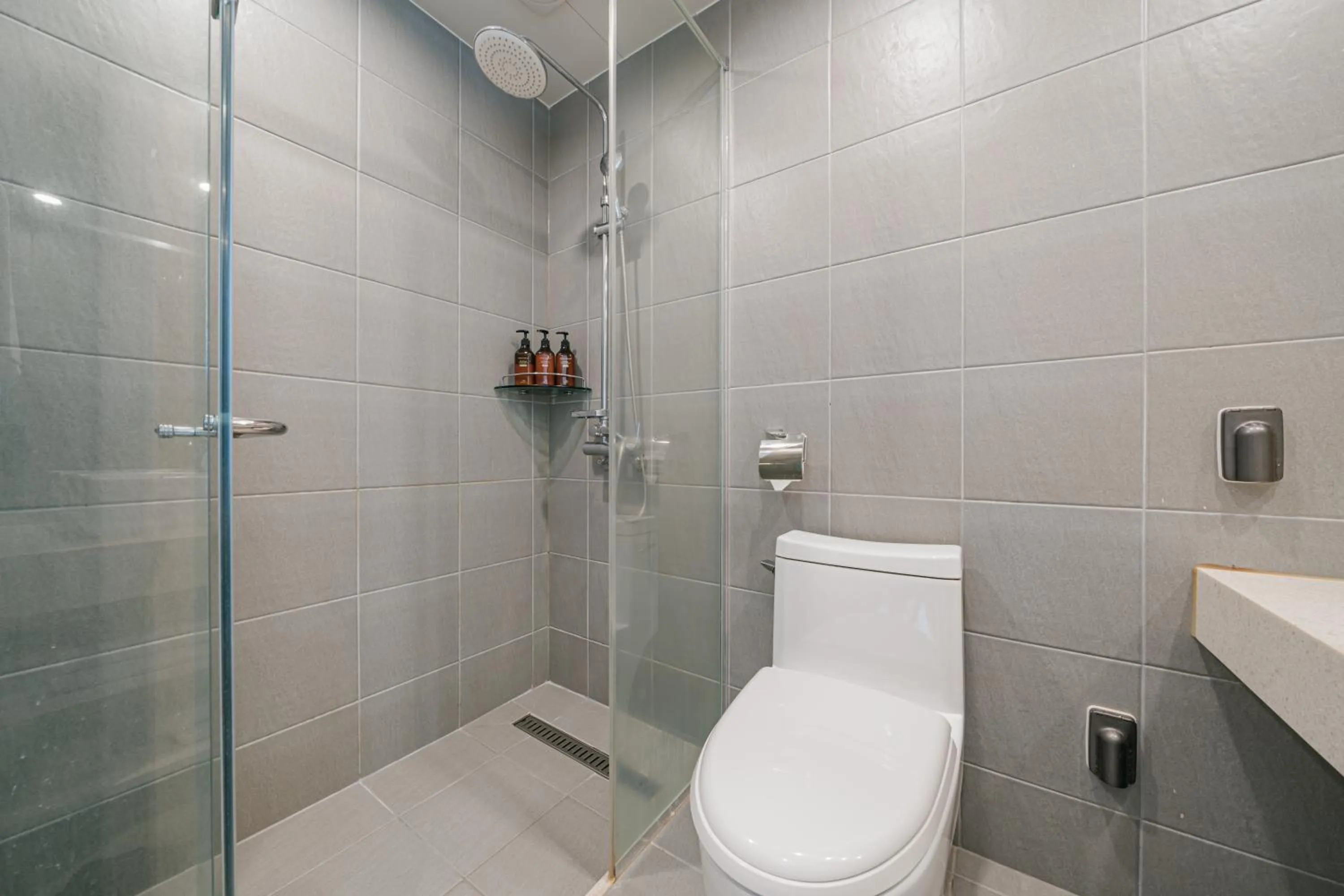 Shower in Hotel Zinc