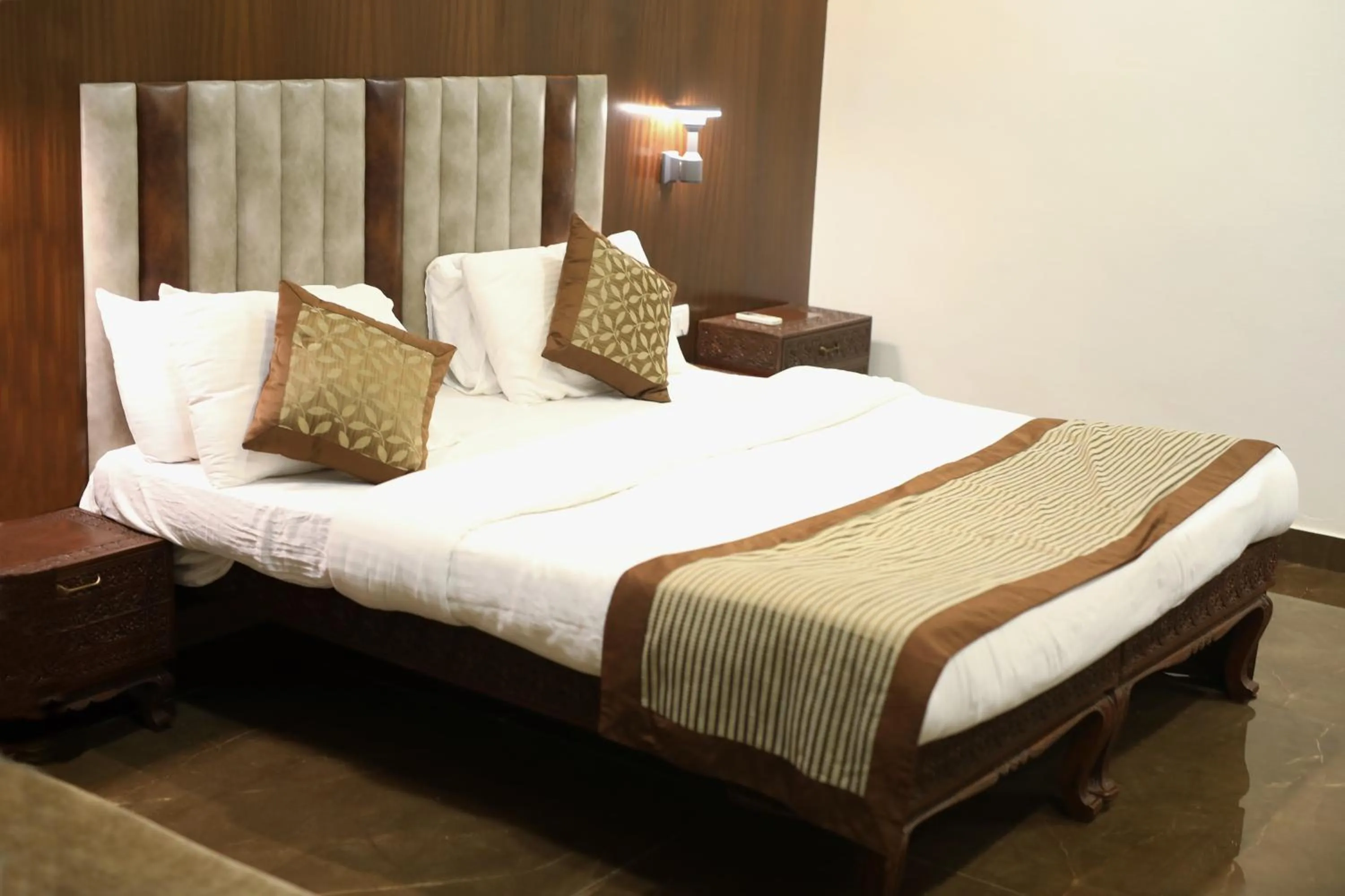 Bed in The Byke Heritage Resort - Matheran