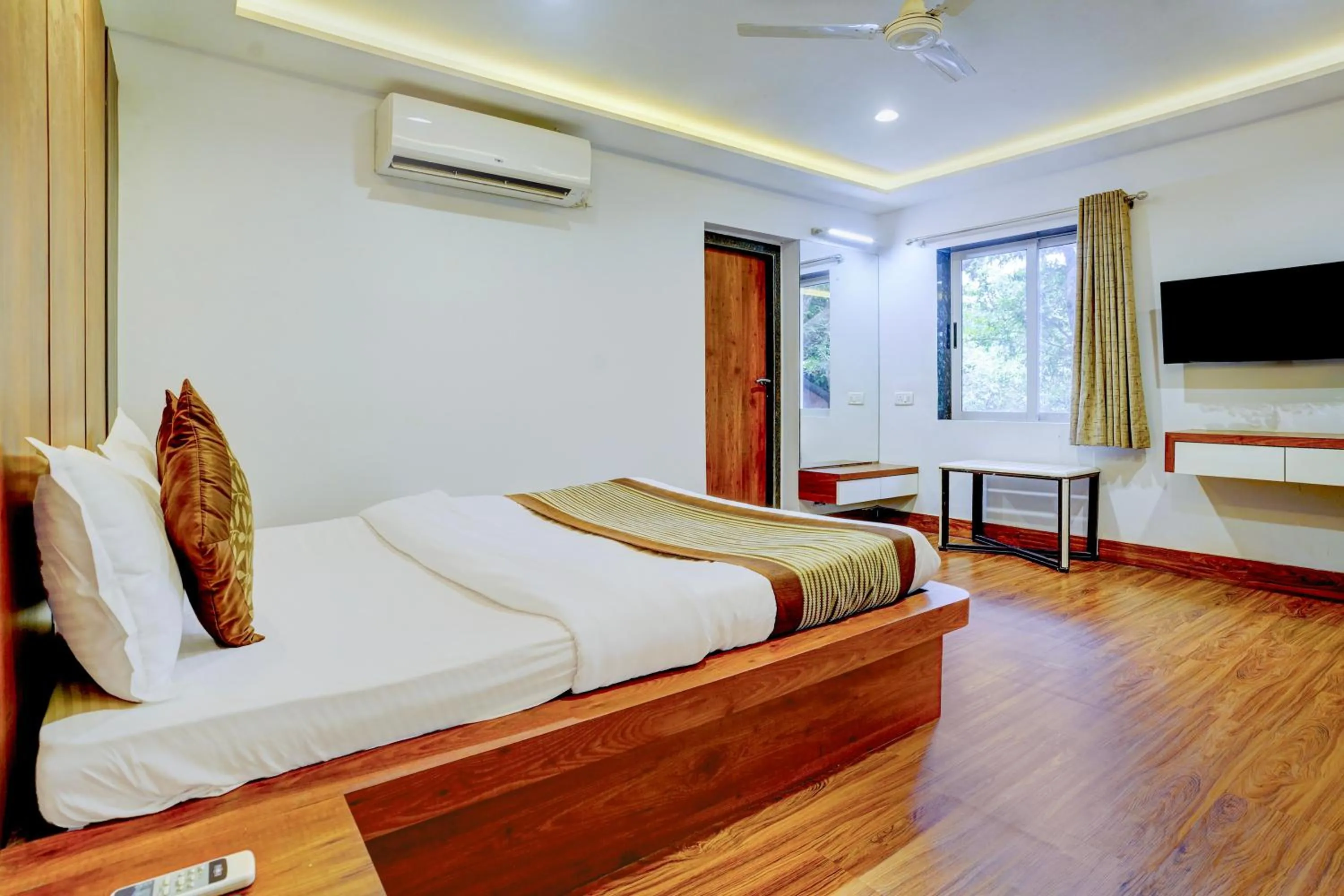 Bed in The Byke Heritage Resort - Matheran