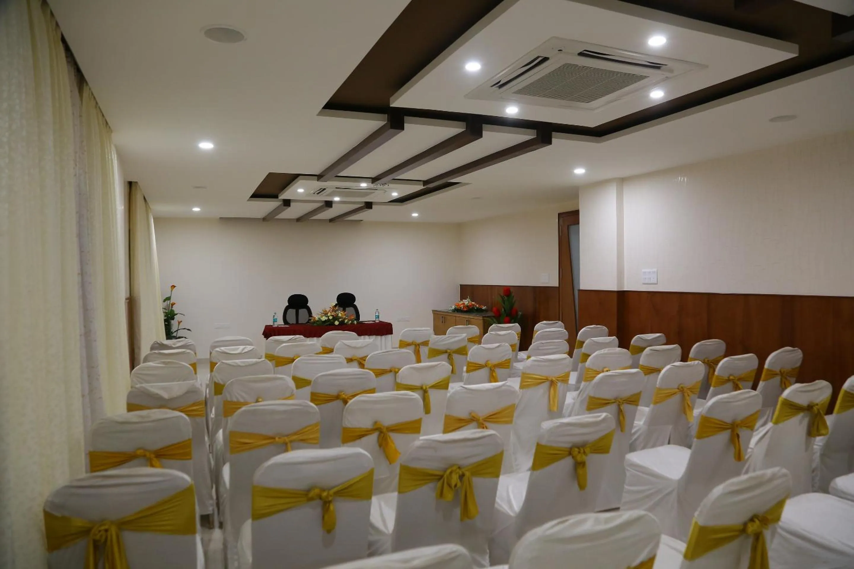 Business facilities in Hotel U.T.Elegance