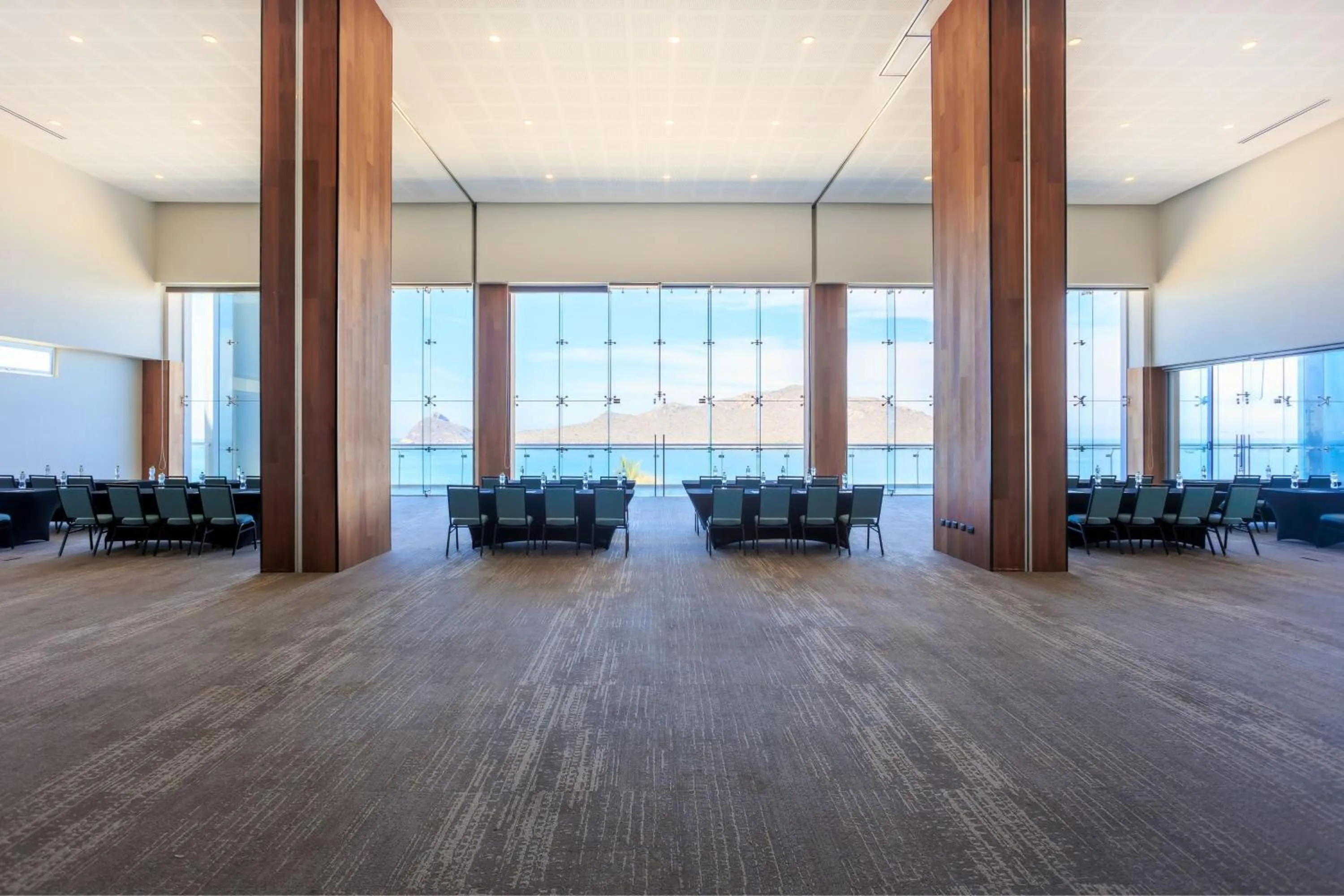 Meeting/conference room in Courtyard by Marriott Mazatlan Beach Resort