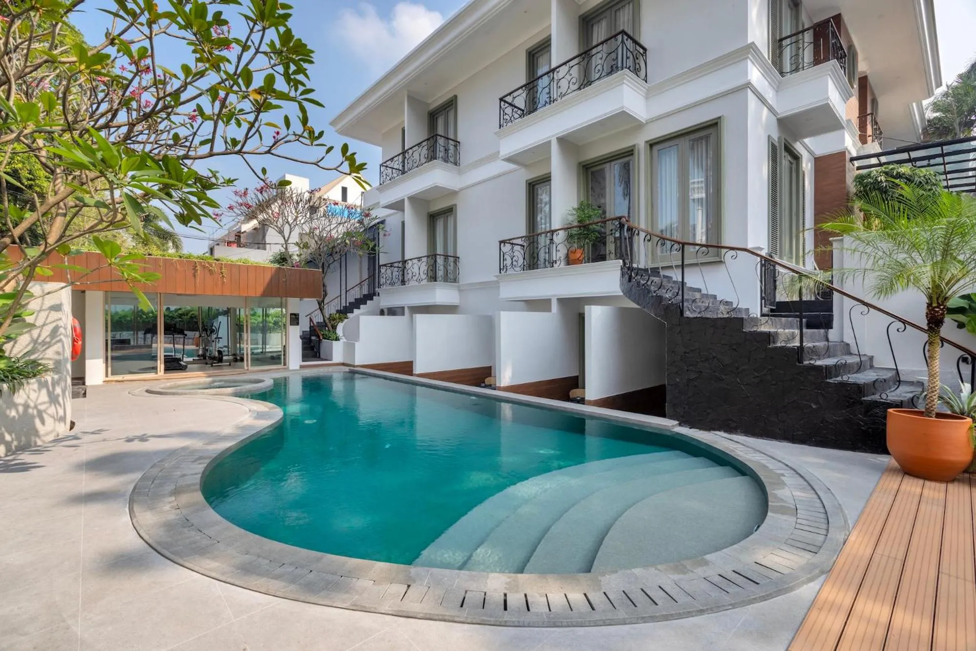 Pool view in ARTOTEL Casa Hangtuah