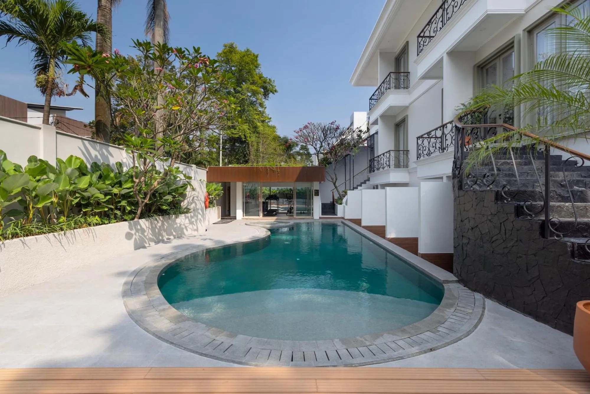 Swimming pool in ARTOTEL Casa Hangtuah