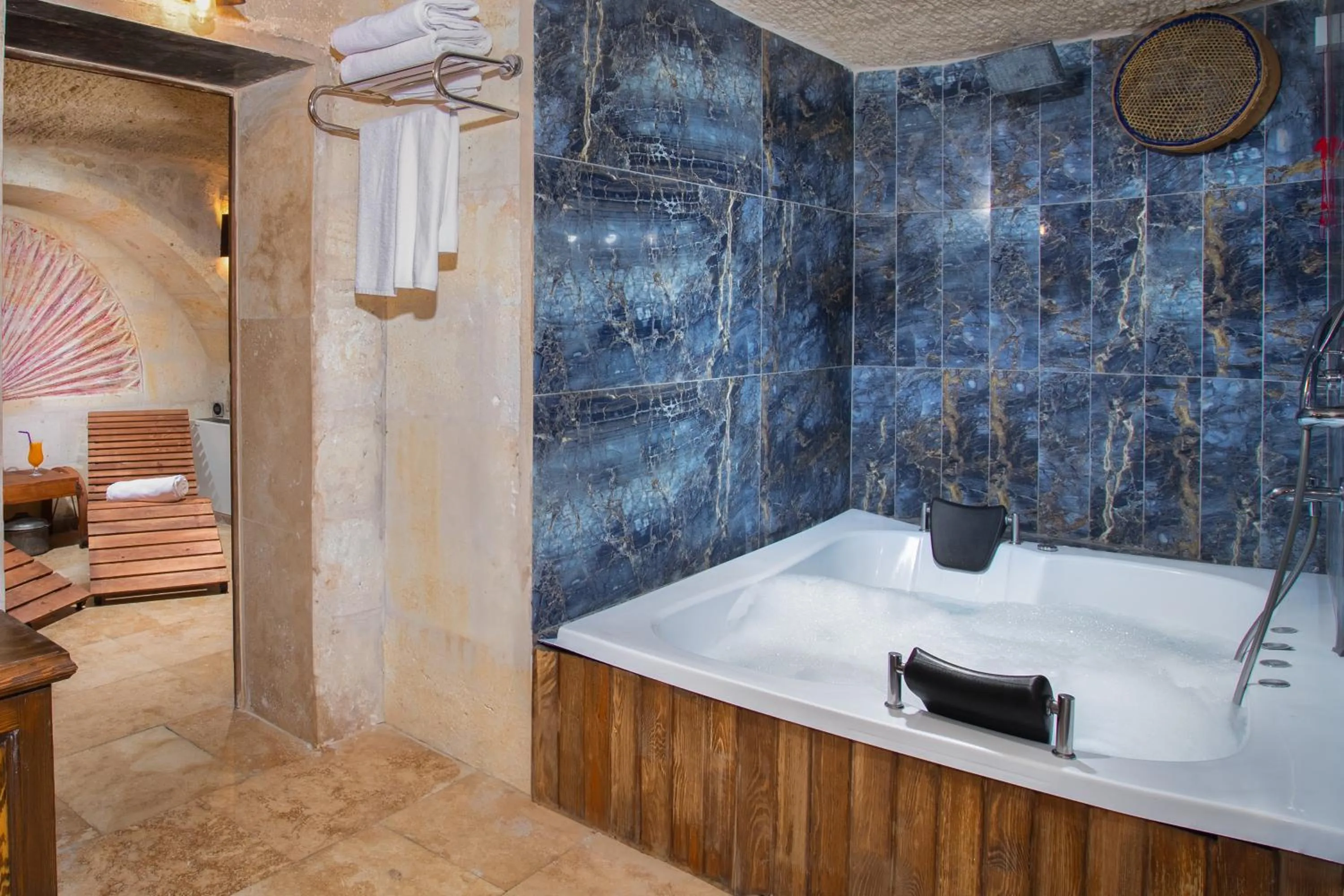 Shower in Cappa Via Cave Hotel