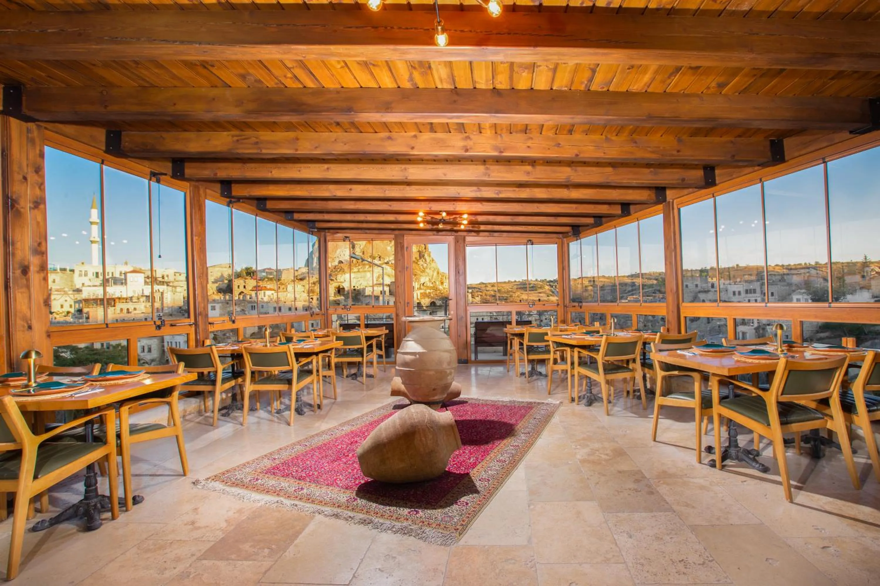 Restaurant/places to eat in Cappa Via Cave Hotel