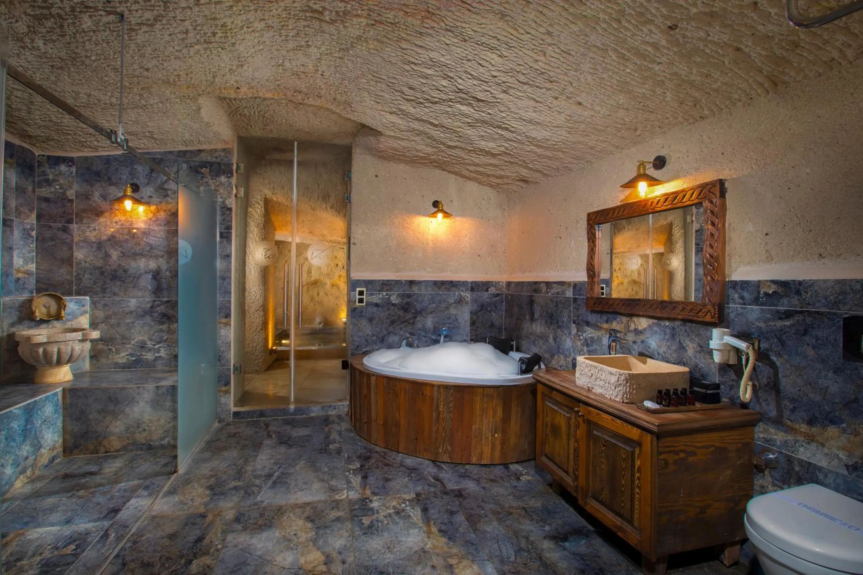 Shower in Cappa Via Cave Hotel