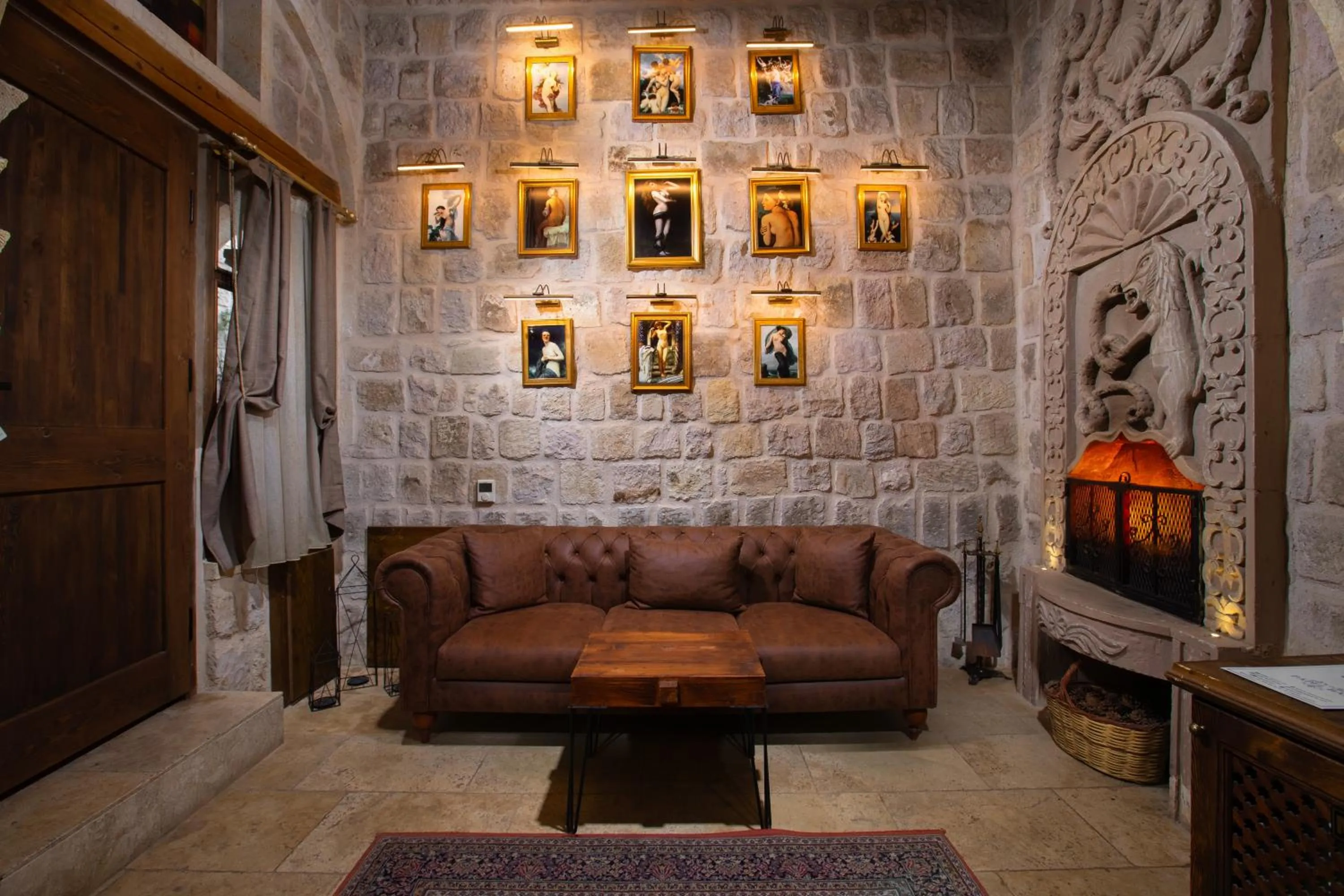 Seating area in Cappa Via Cave Hotel
