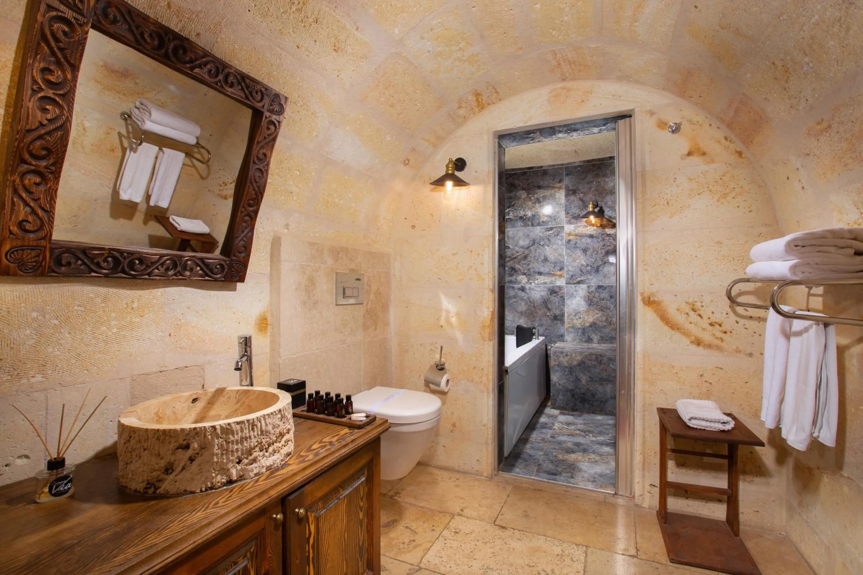 Shower in Cappa Via Cave Hotel