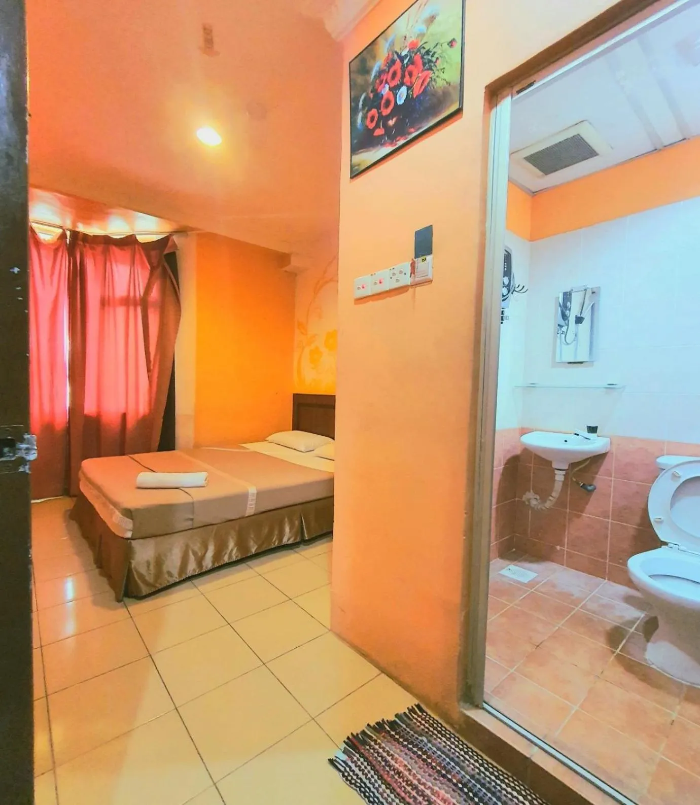 Photo of the whole room in Highway Budget Hotel