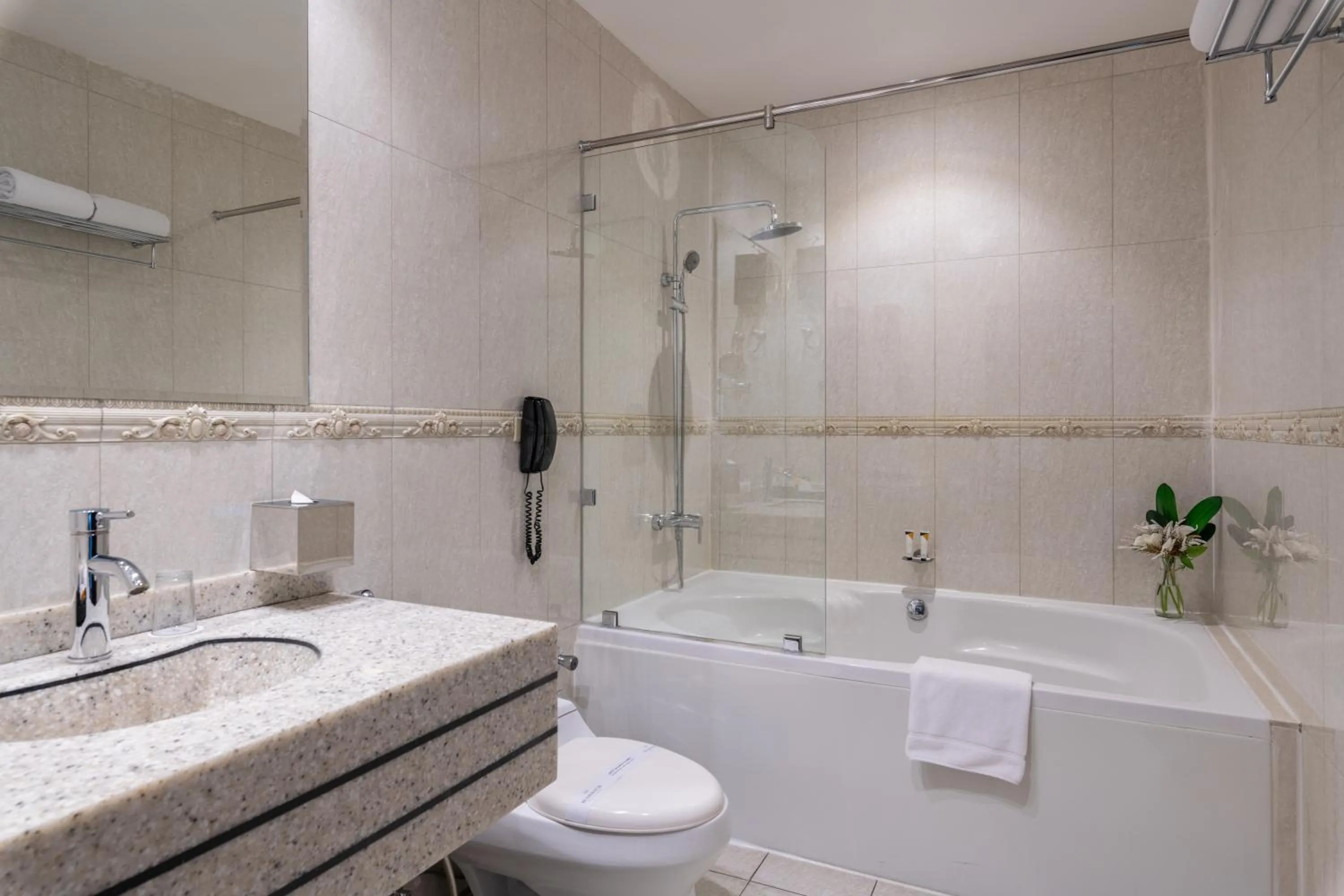 Shower in Warwick Al Jubail Hotel