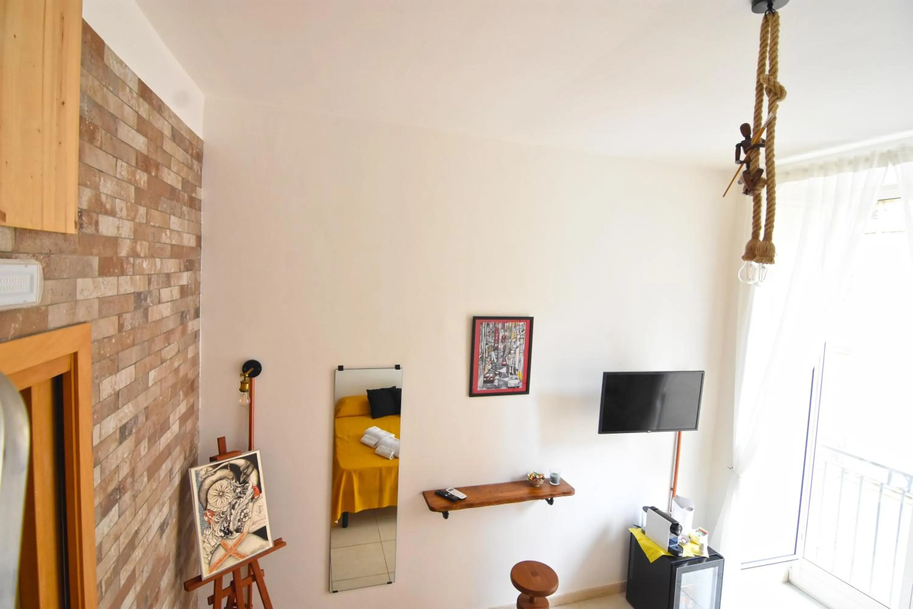 Photo of the whole room in Napoli Cityscape