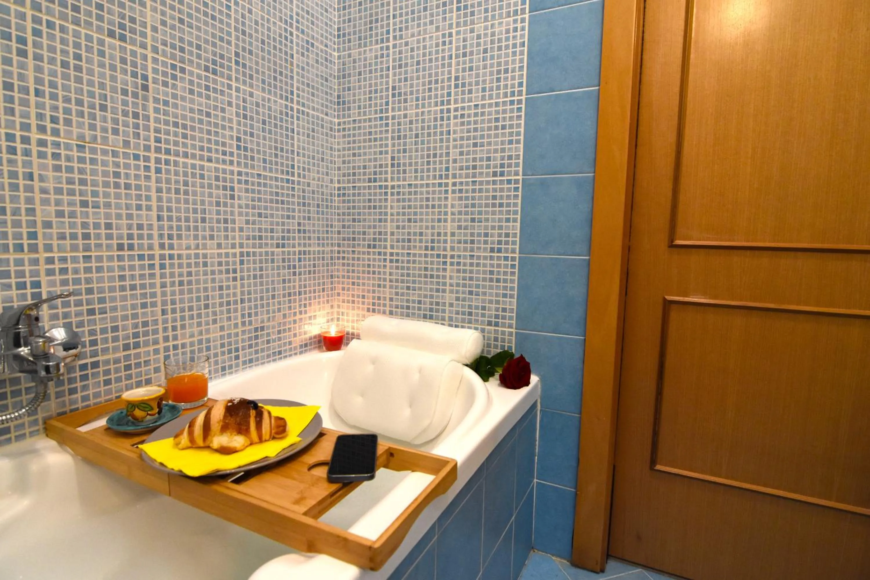 Bathroom in Napoli Cityscape