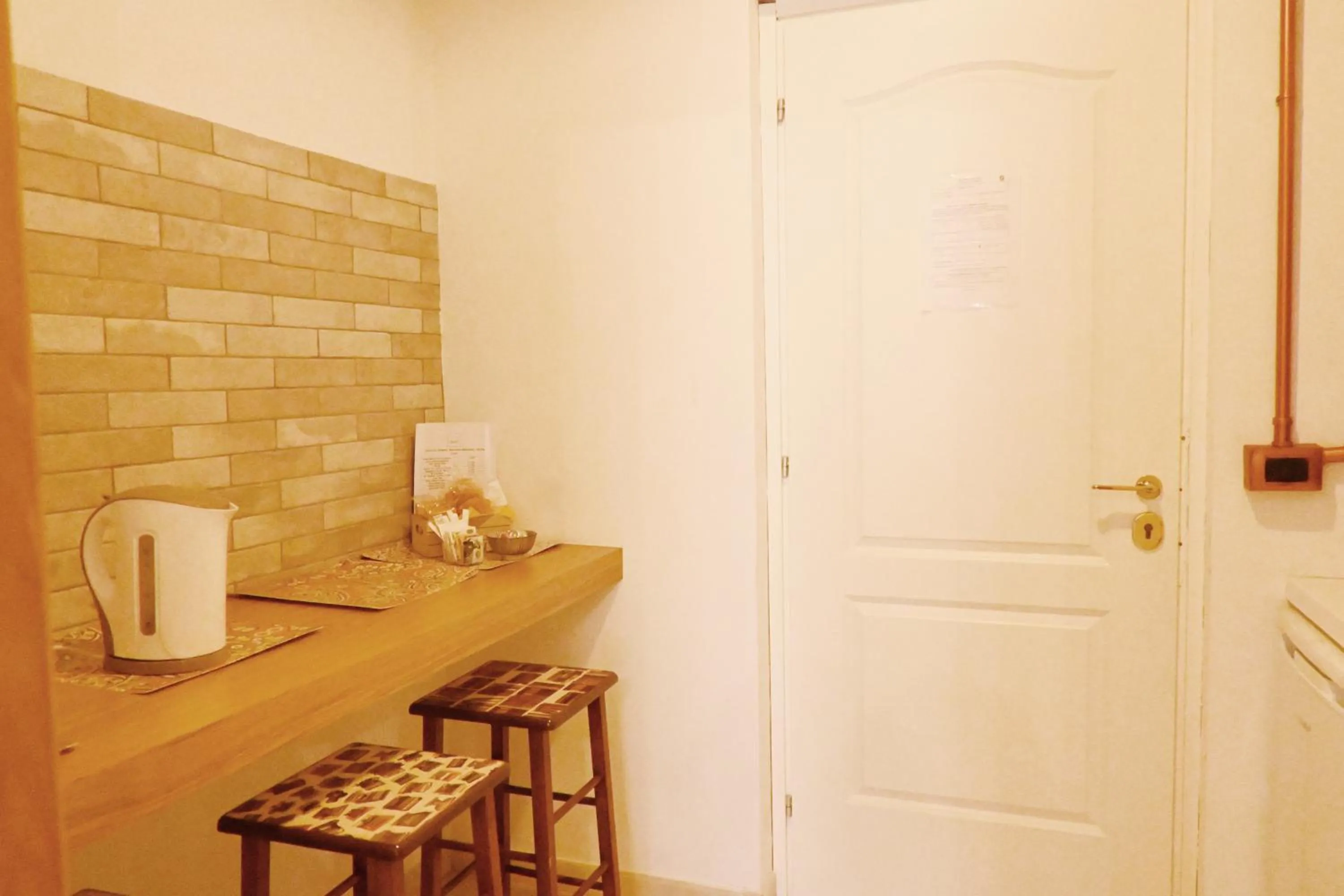 Photo of the whole room in Napoli Cityscape