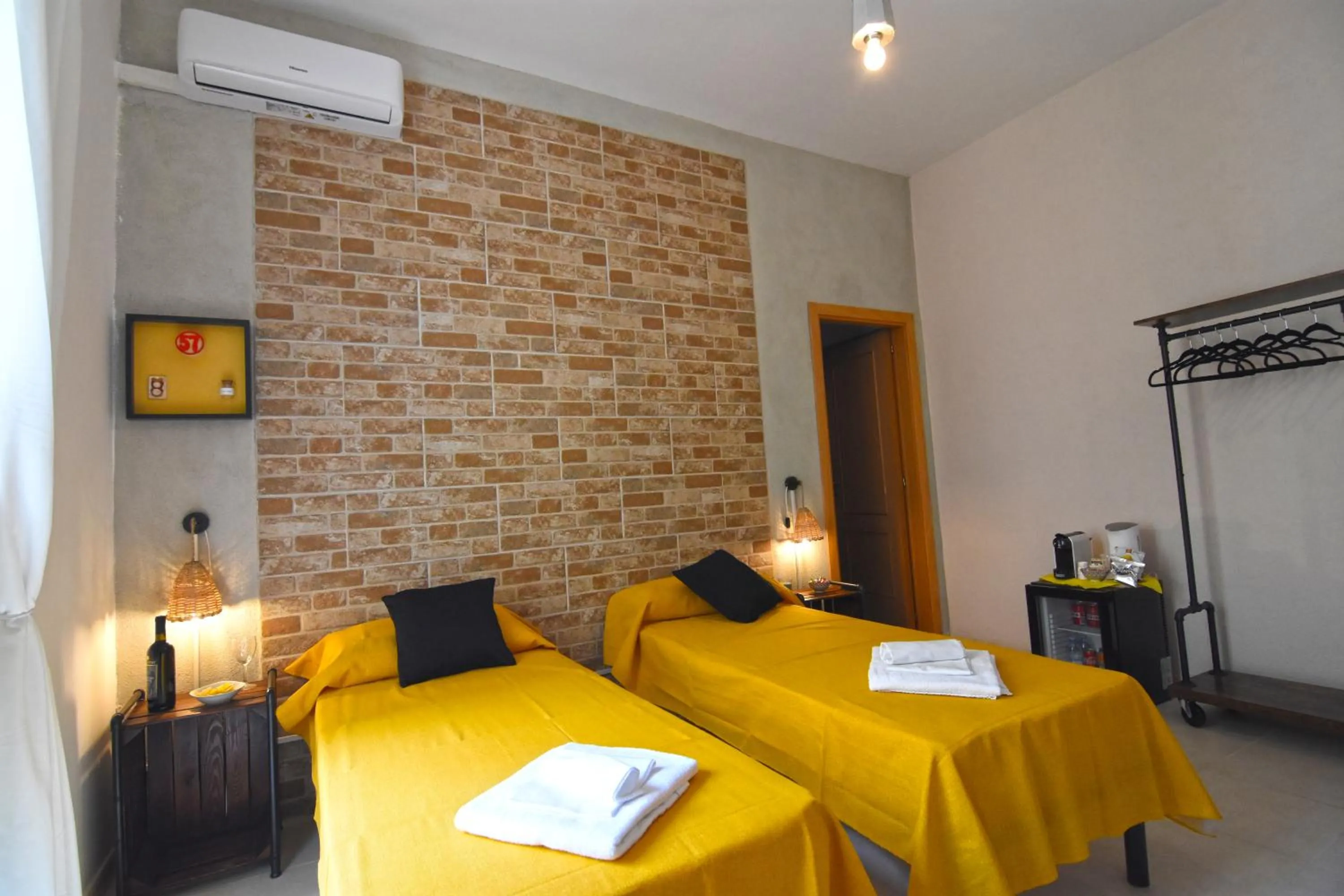 Bed in Napoli Cityscape