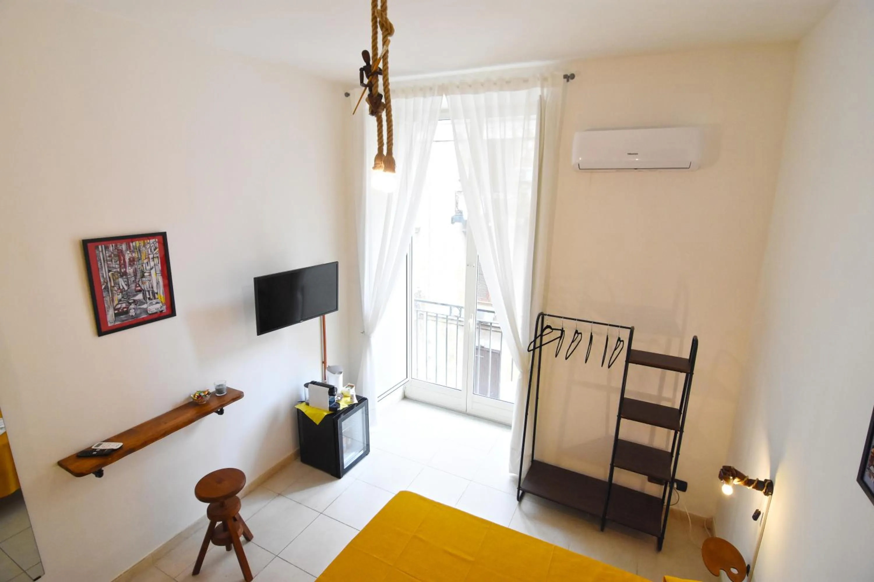 Bed in Napoli Cityscape