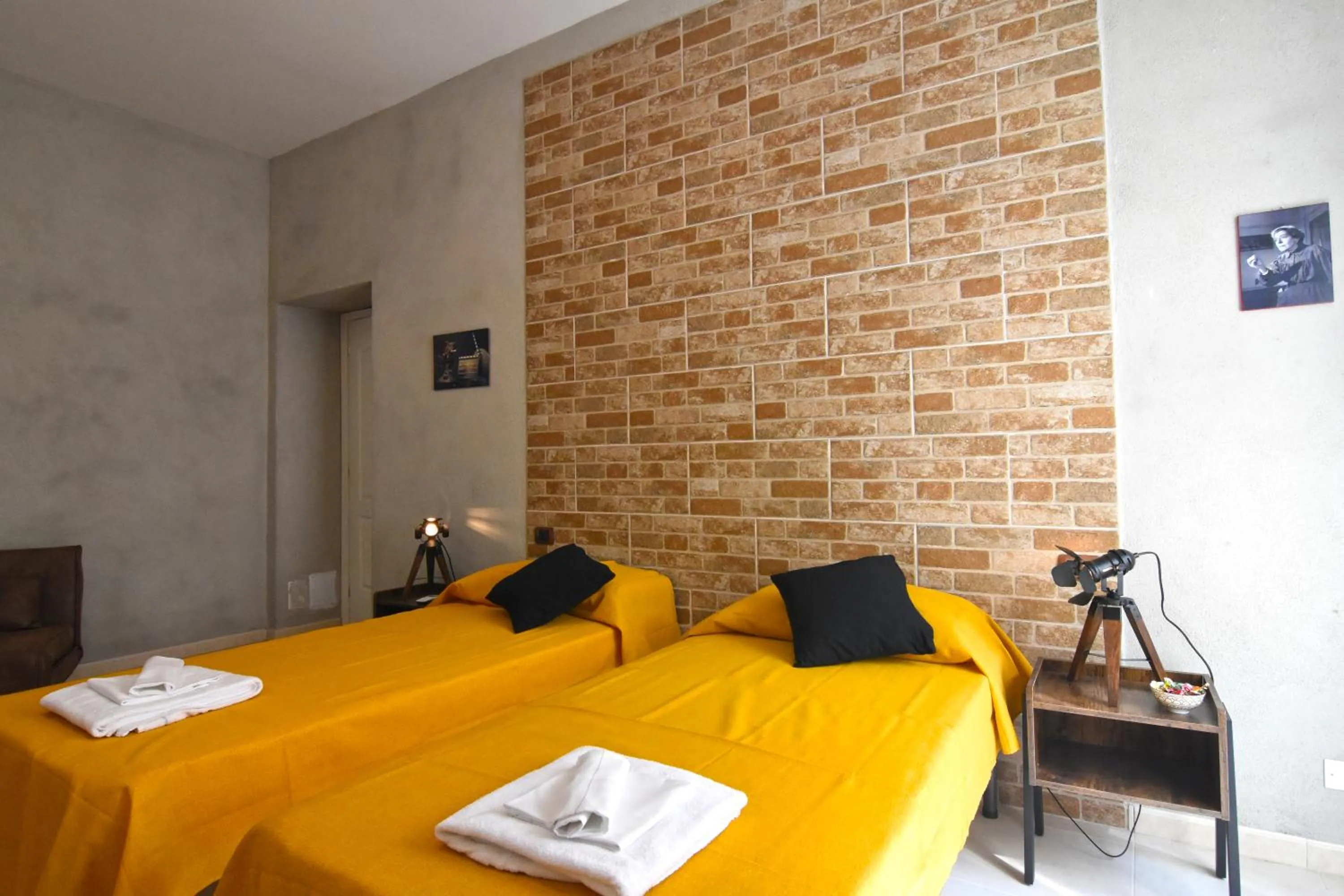 Bed in Napoli Cityscape