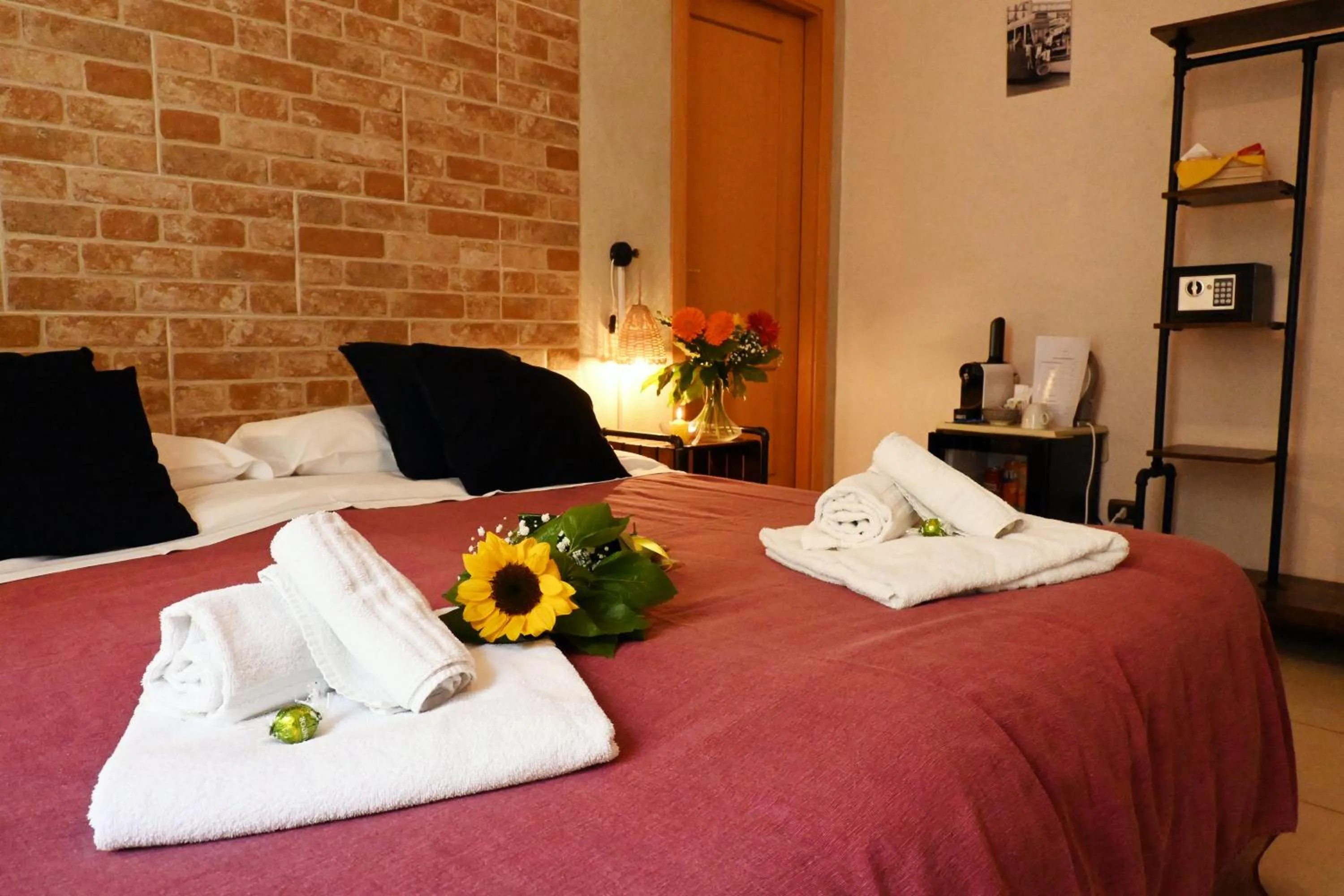 Bed in Napoli Cityscape