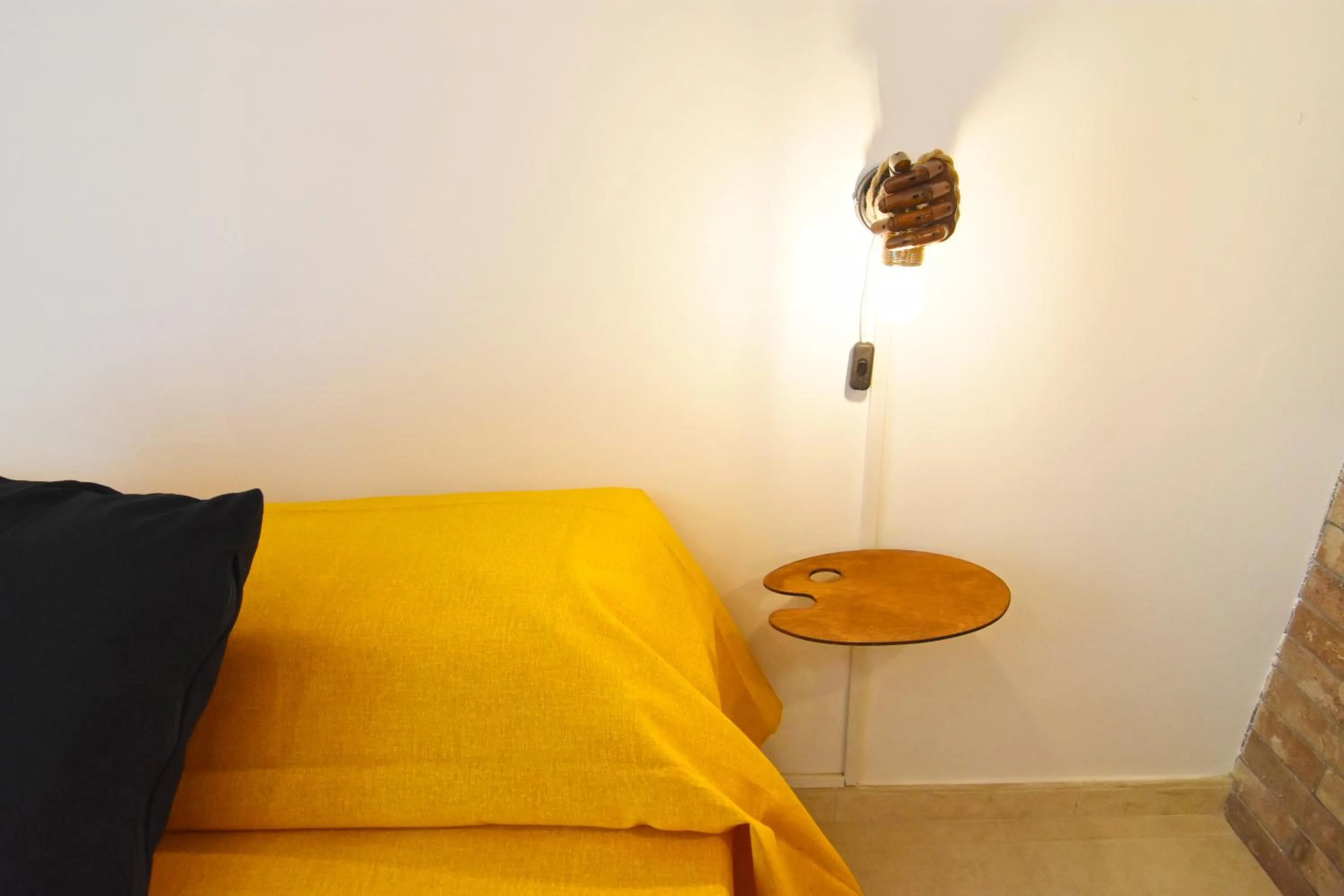 Bed in Napoli Cityscape