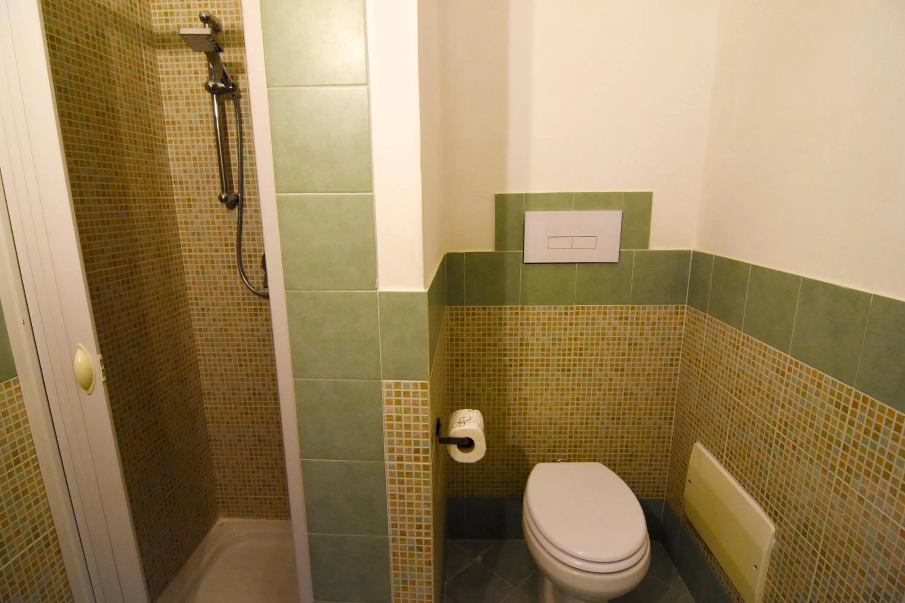 Bathroom in Napoli Cityscape