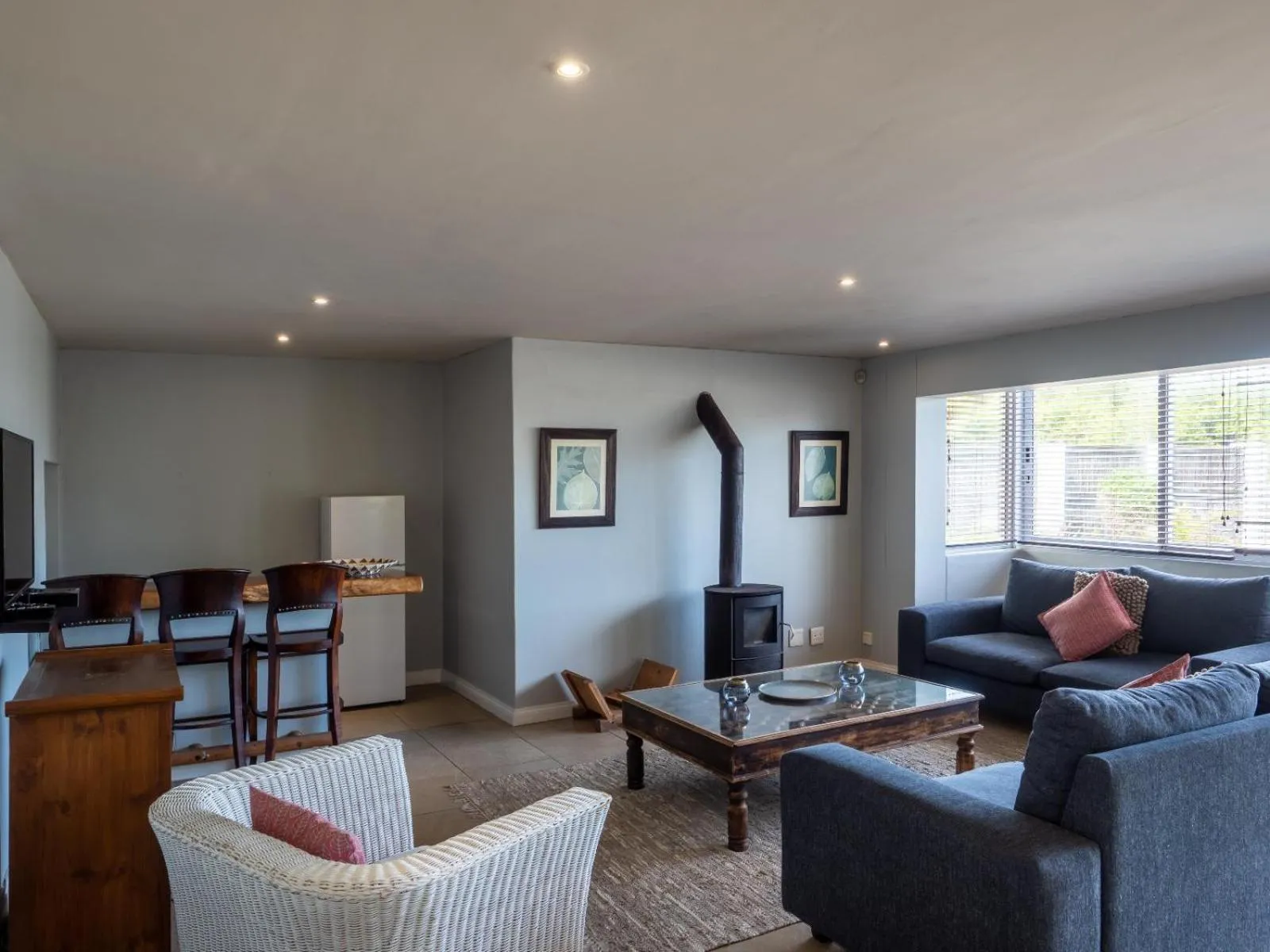 TV and multimedia in Beach Break Guest Houses and Villas