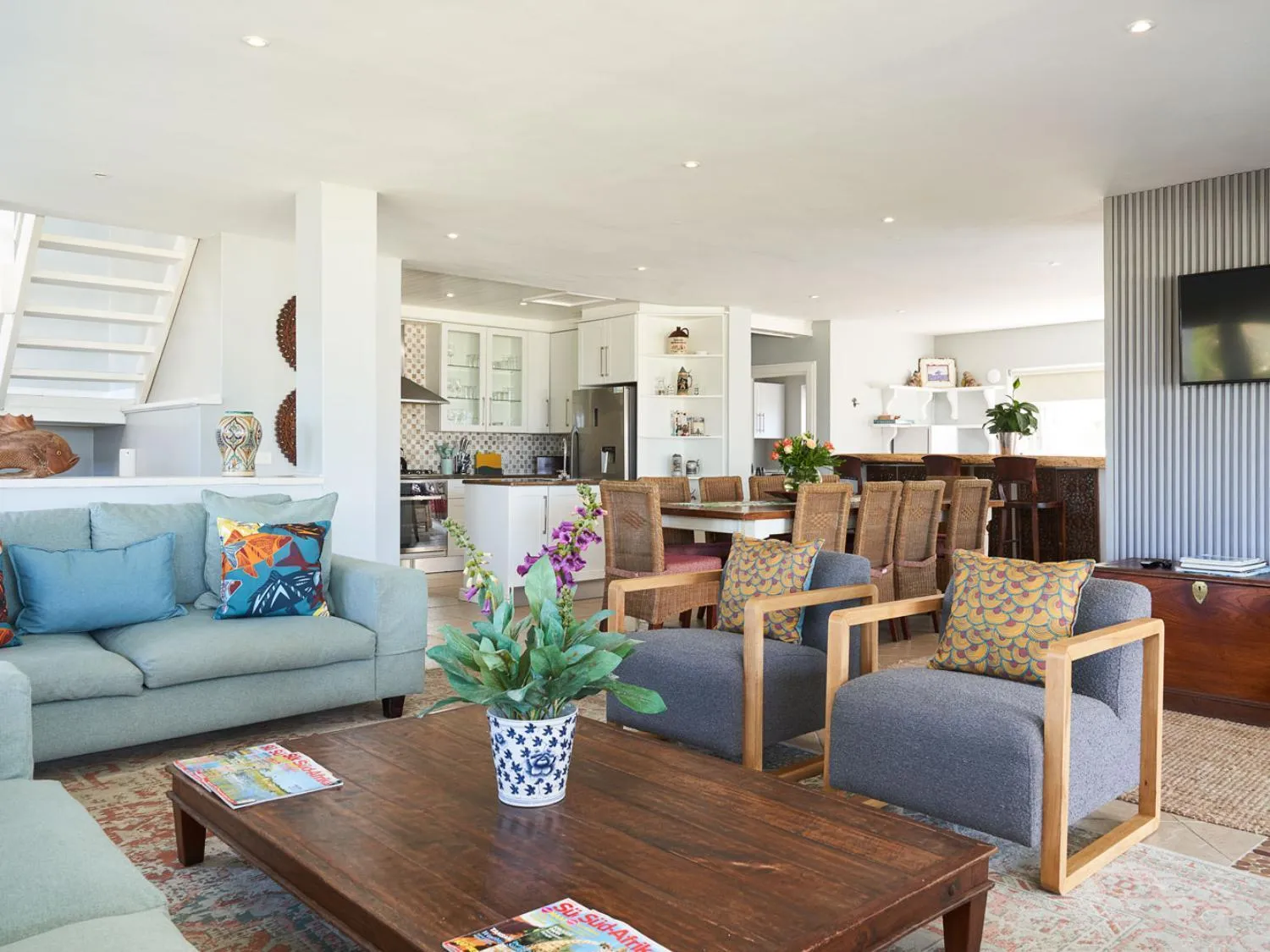 TV and multimedia in Beach Break Guest Houses and Villas