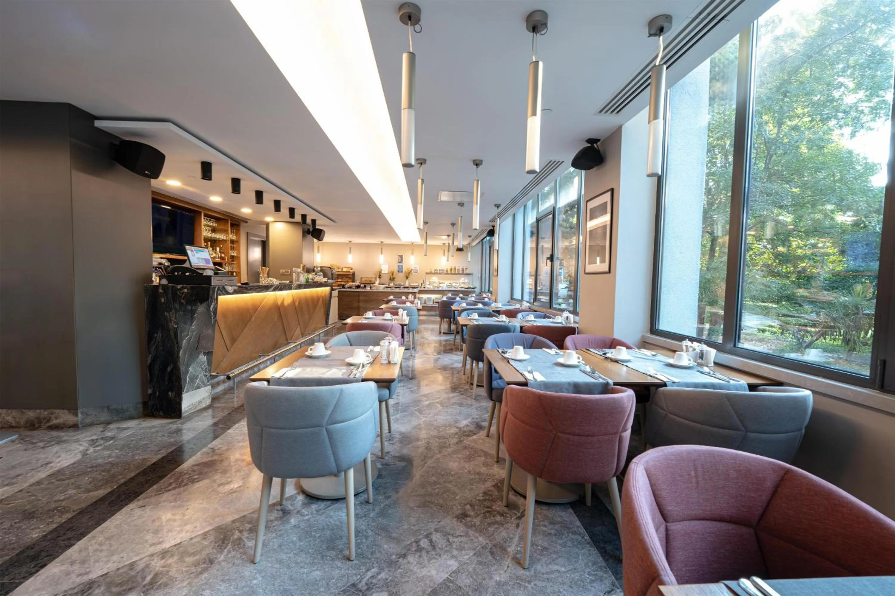 Restaurant/places to eat in Radisson Hotel Istanbul Harbiye